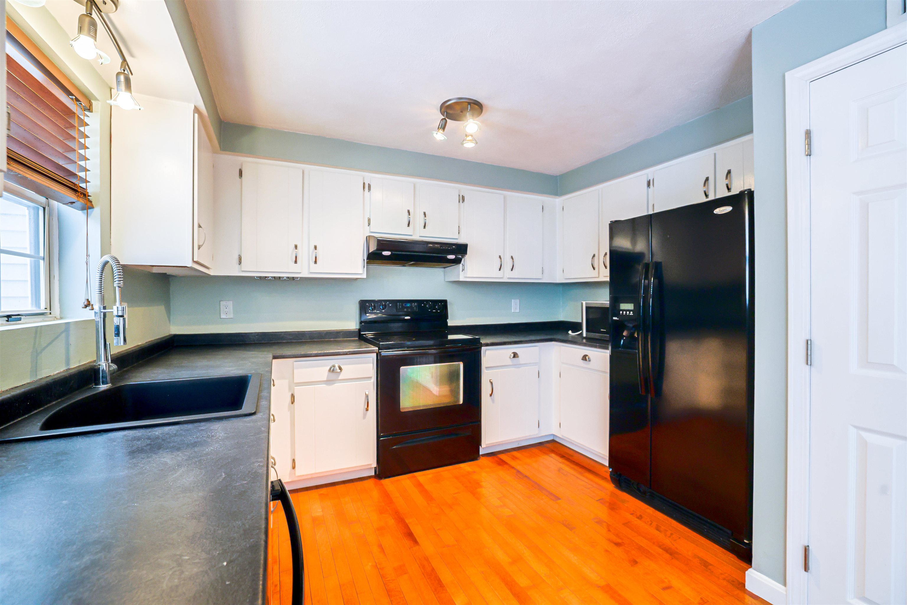 90 East Ridge Rd, Merrimack, NH 03054