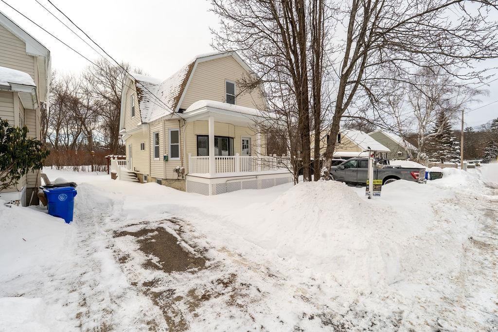 100 Crescent Rd, Manchester, NH 03103