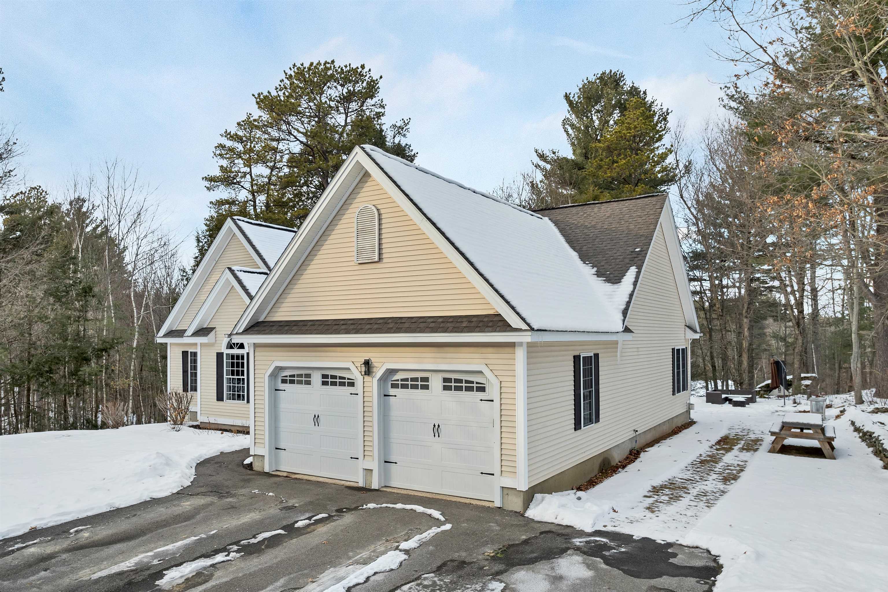 19 Sheffield St, Hudson, NH 03051