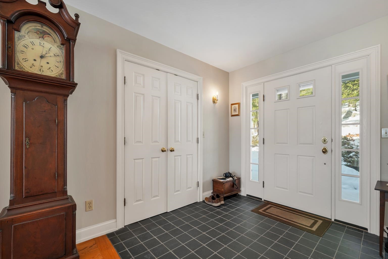 2 Carillon Shores Rd, Tuftonboro, NH 03816