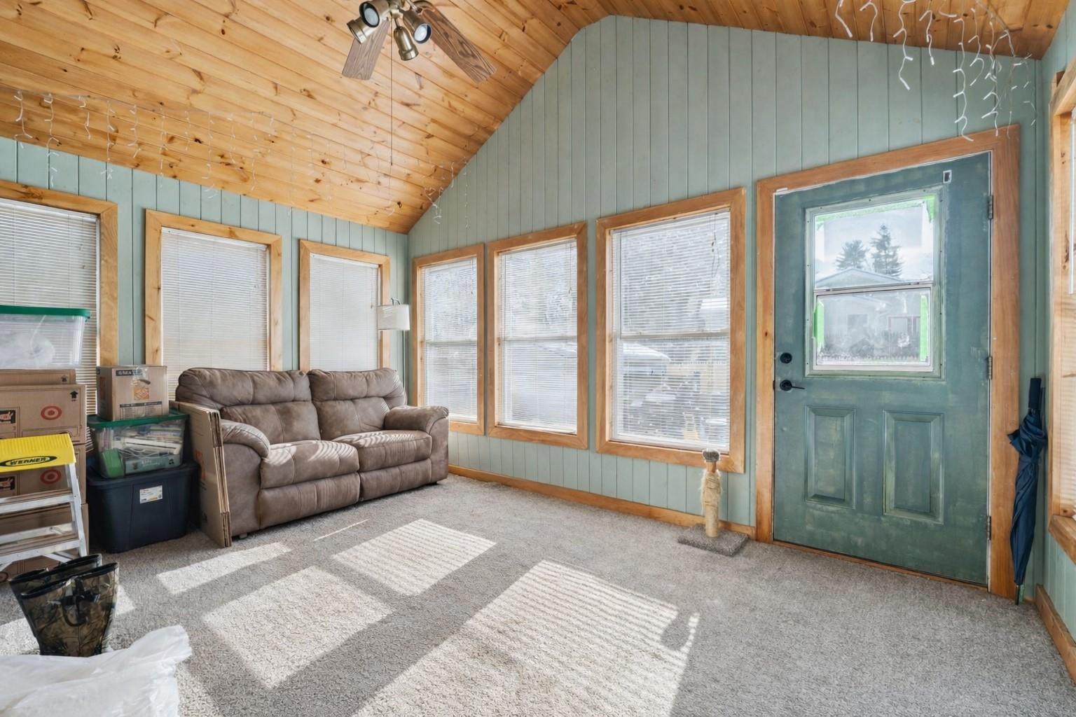 130 Westwood Dr, Nashua, NH 03062