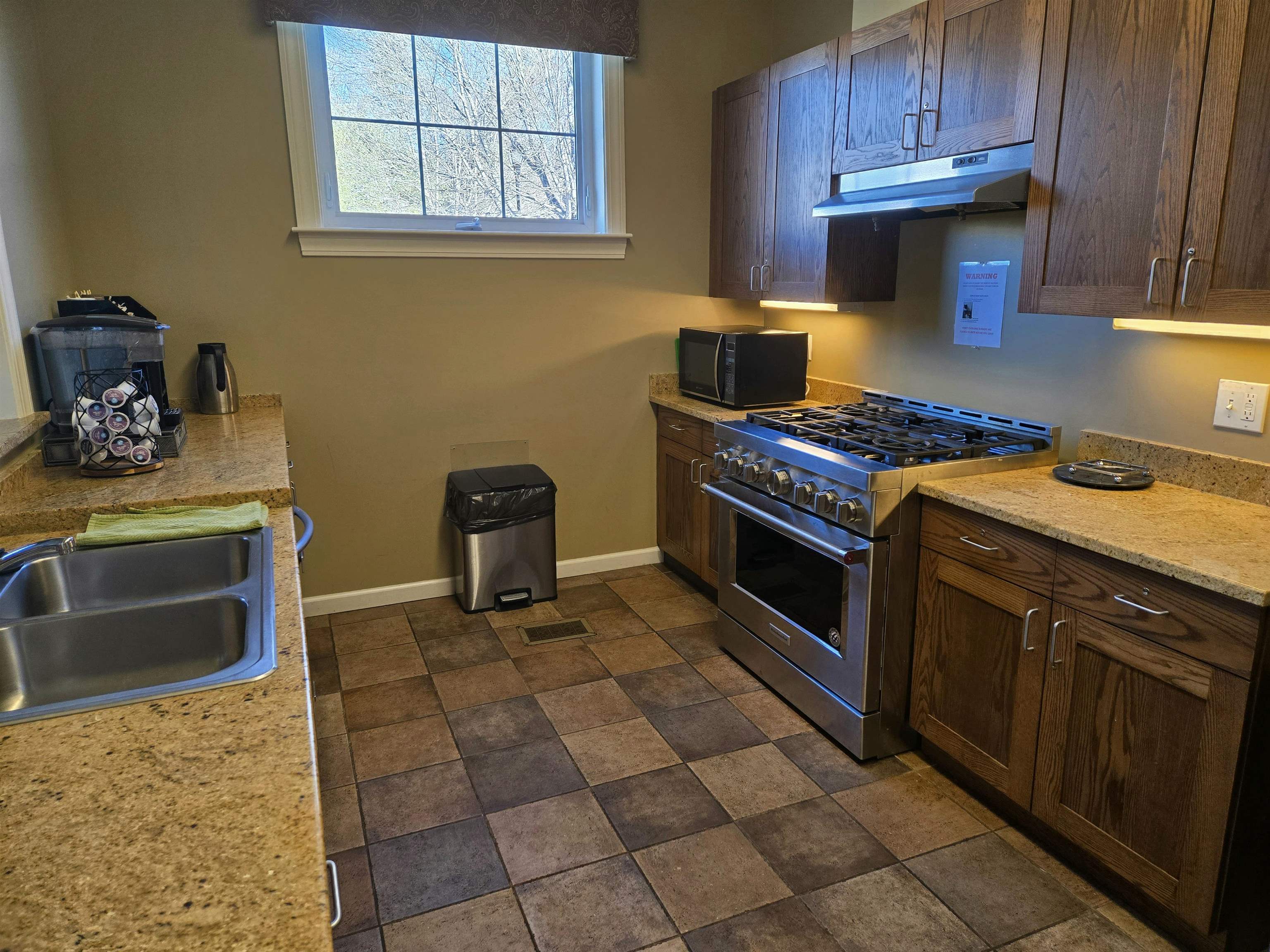 78 Woodview Way, Manchester, NH 03102