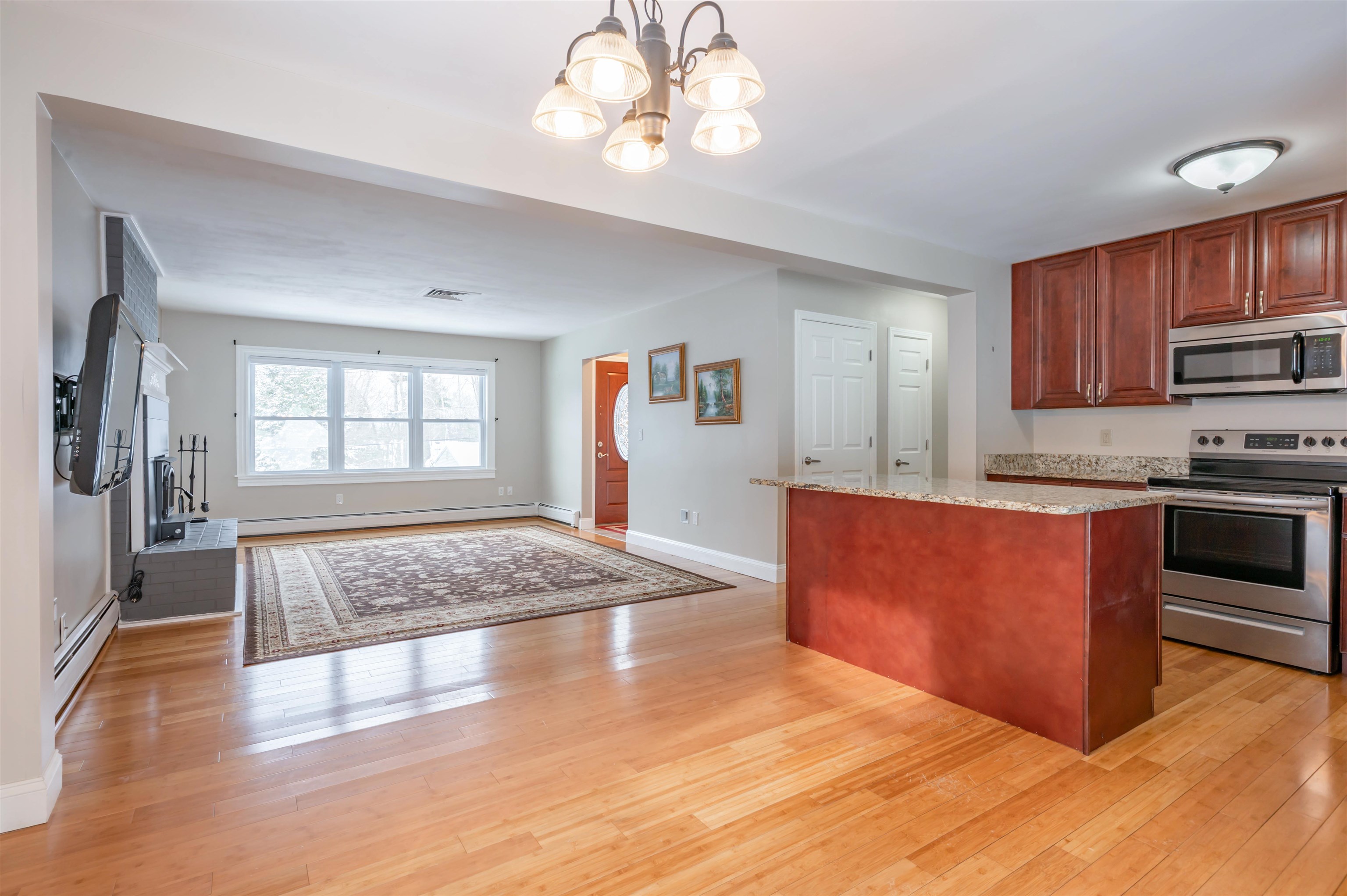 245 Pickering St, Manchester, NH 03104