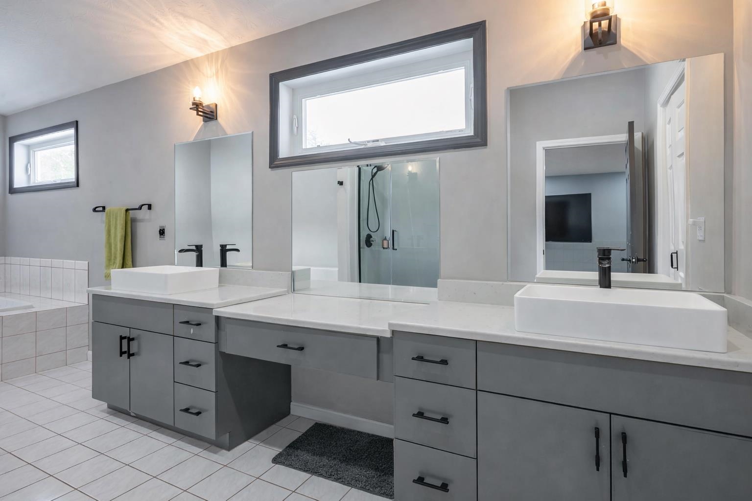 1 Cin Fre Dr, Hudson, NH 03051