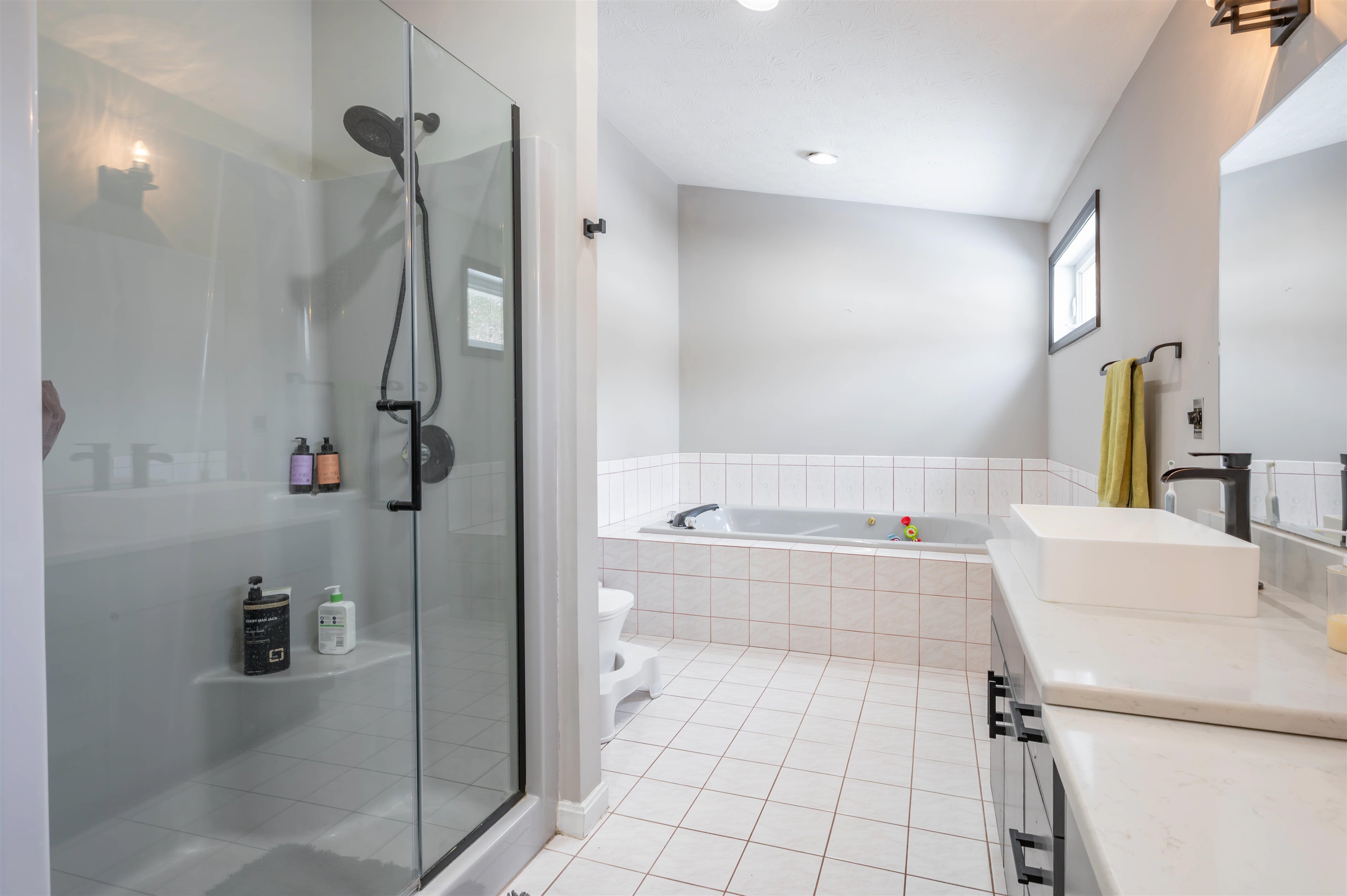 1 Cin Fre Dr, Hudson, NH 03051