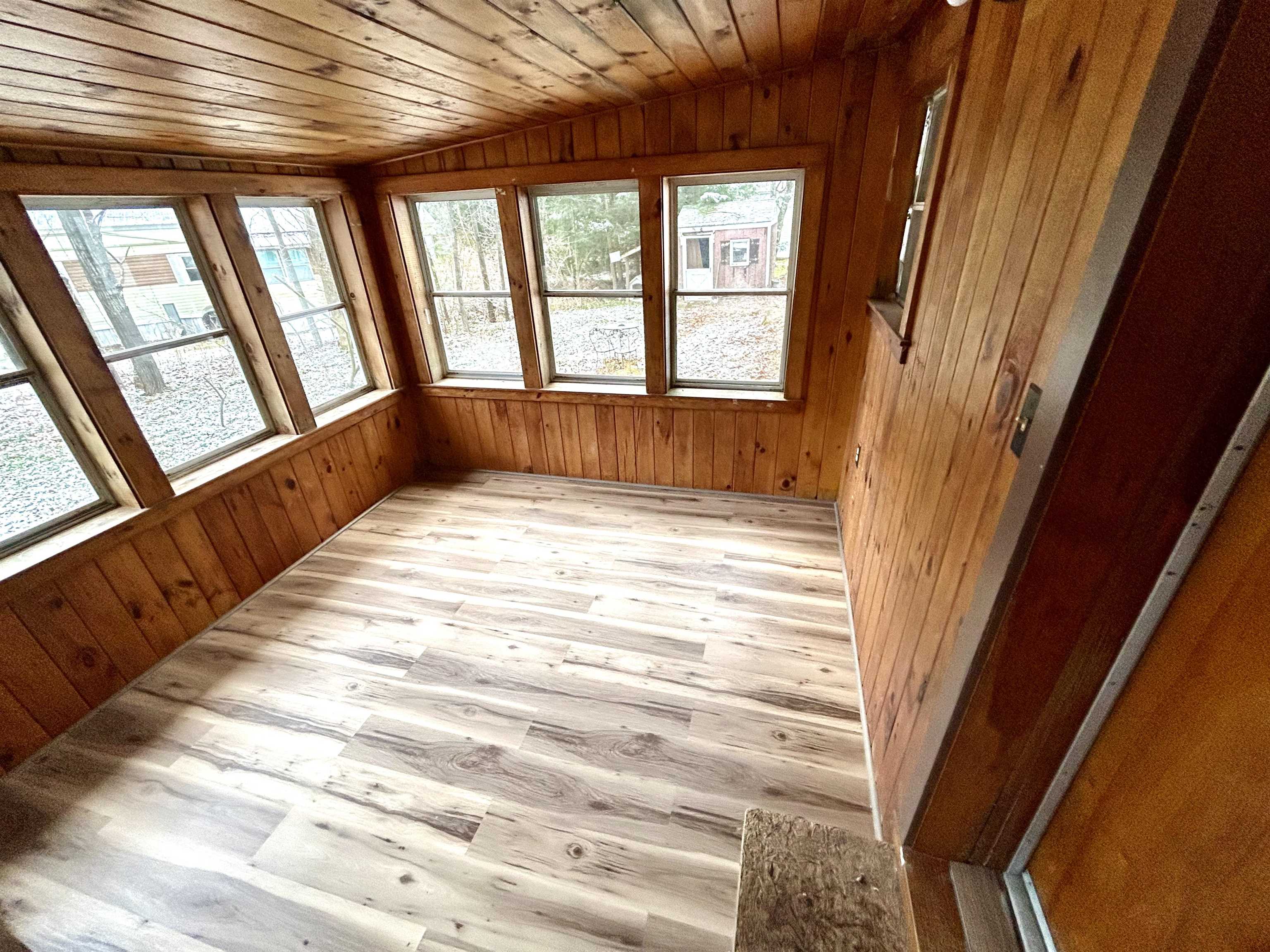 3 Hoover Cir, Loudon, NH 03301