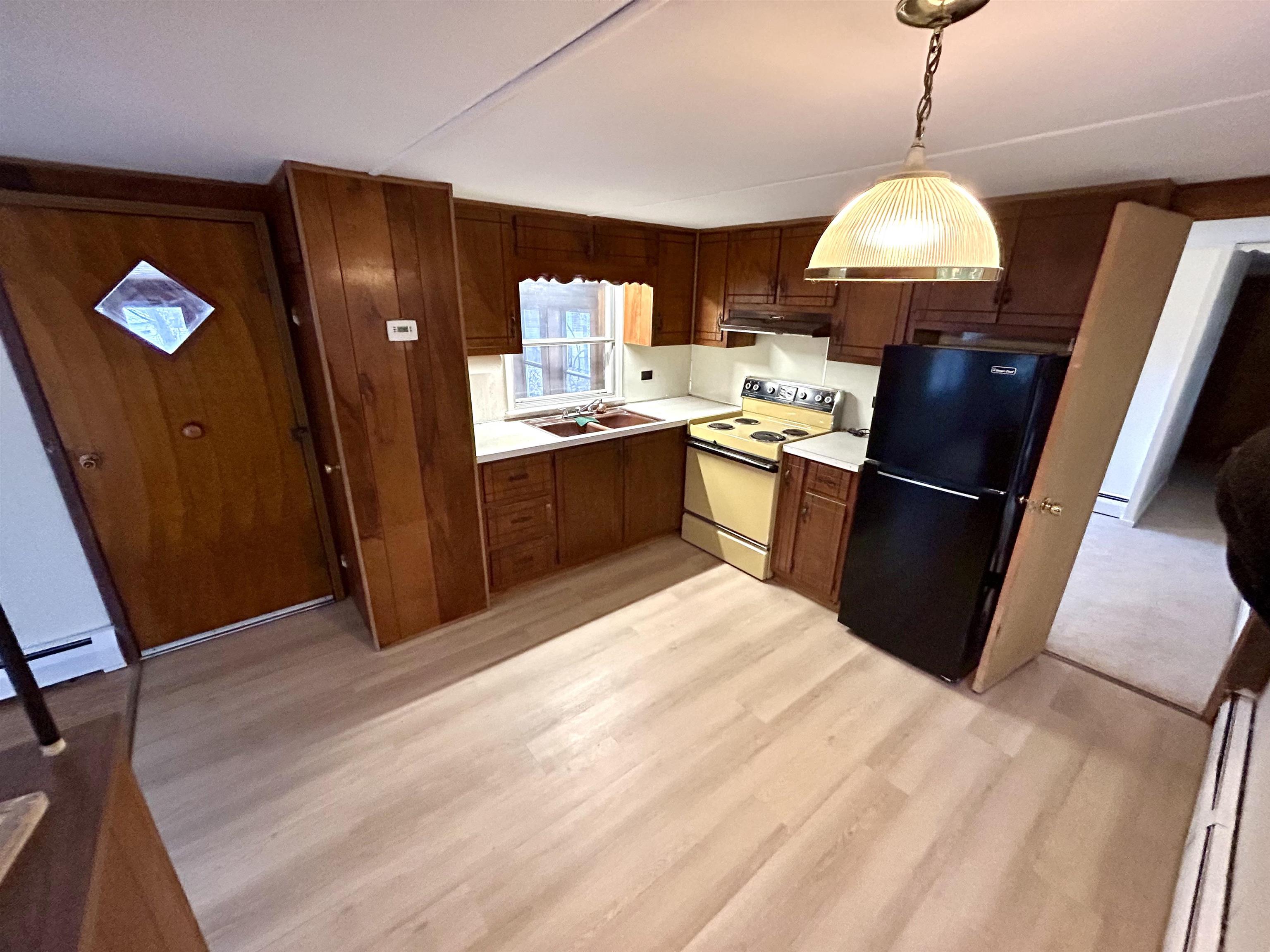 3 Hoover Cir, Loudon, NH 03301