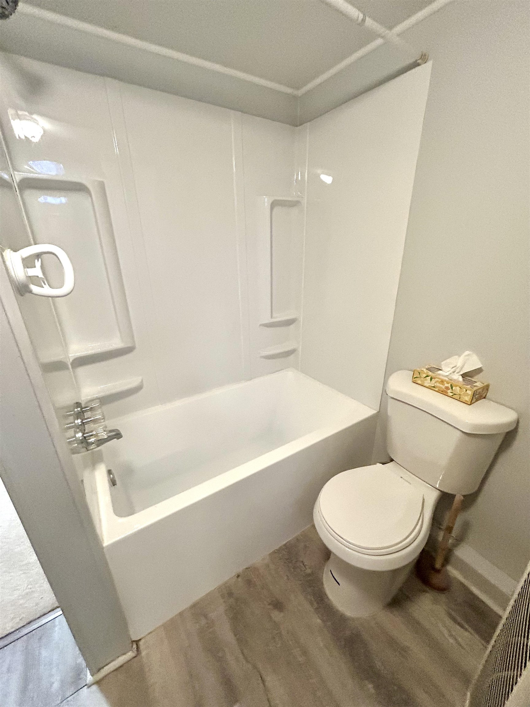 3 Hoover Cir, Loudon, NH 03301