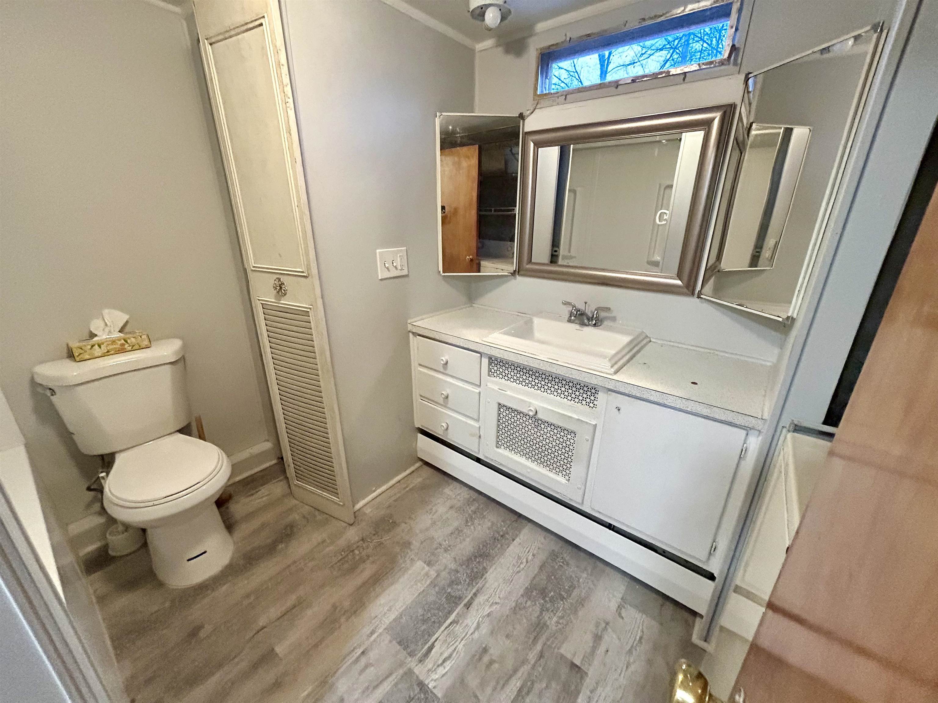 3 Hoover Cir, Loudon, NH 03301