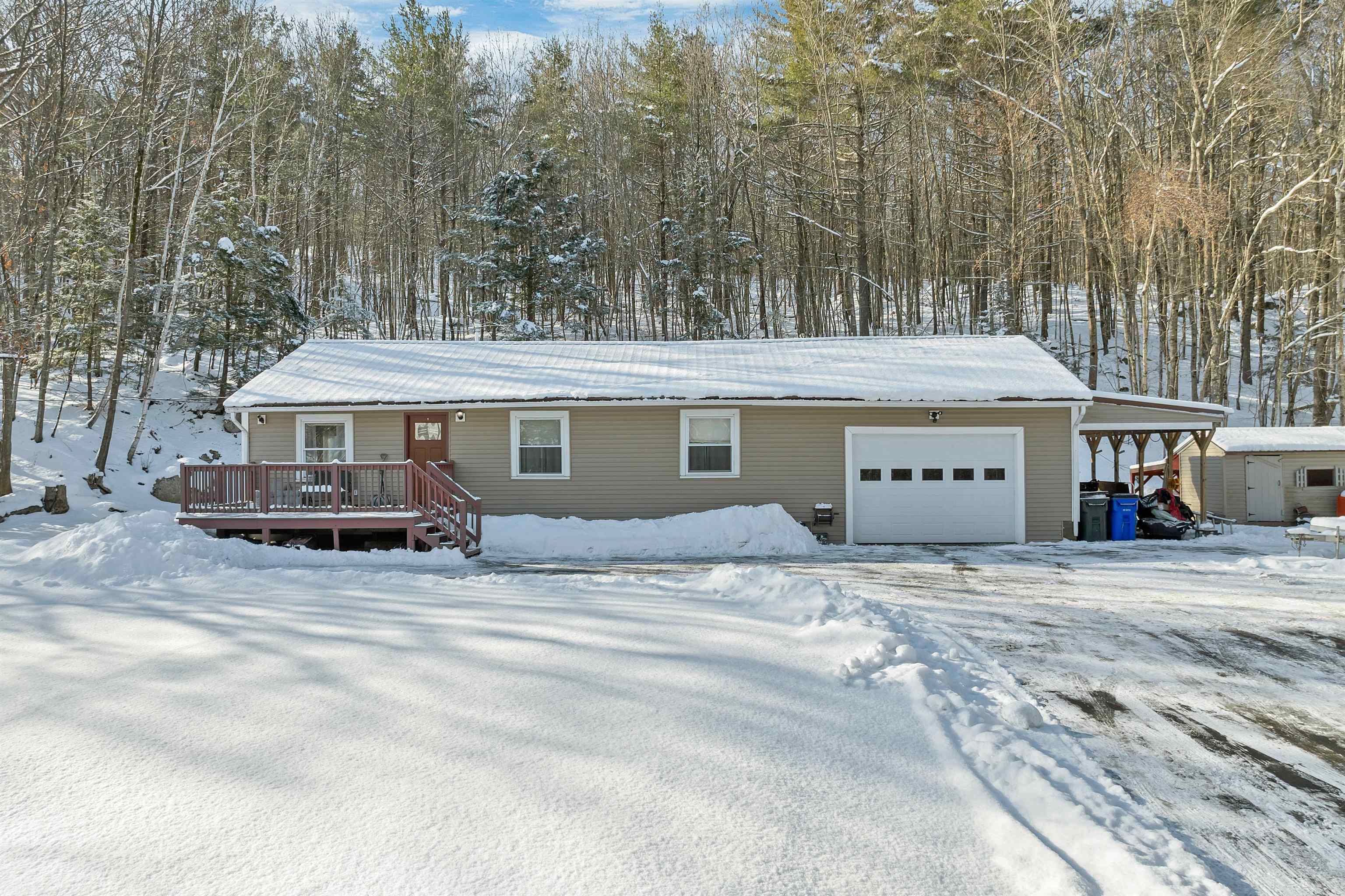 11 E Dunbarton Road, Goffstown, NH 03045