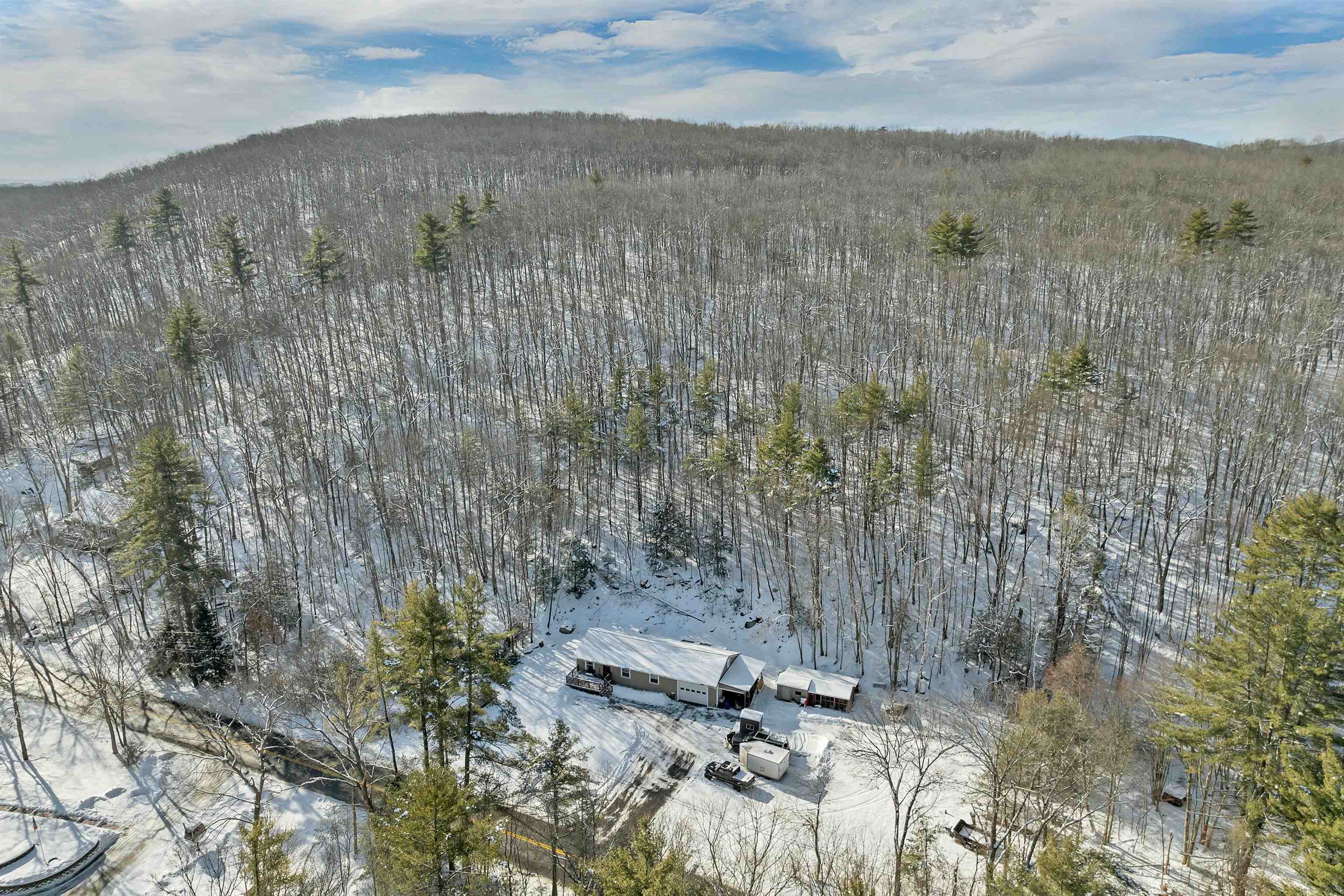 11 E Dunbarton Rd, Goffstown, NH 03045