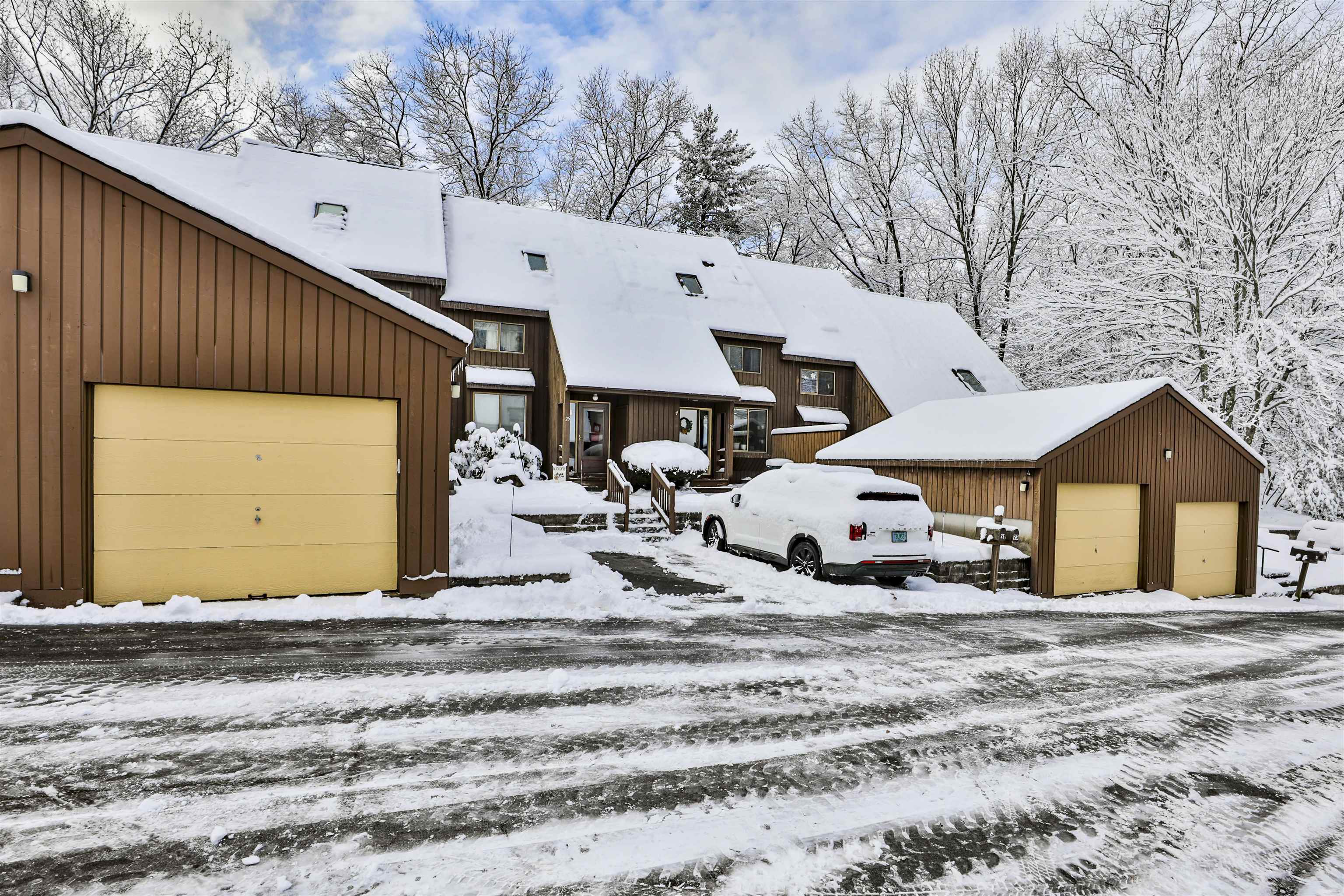 25 Silverton Dr, Nashua, NH 03062