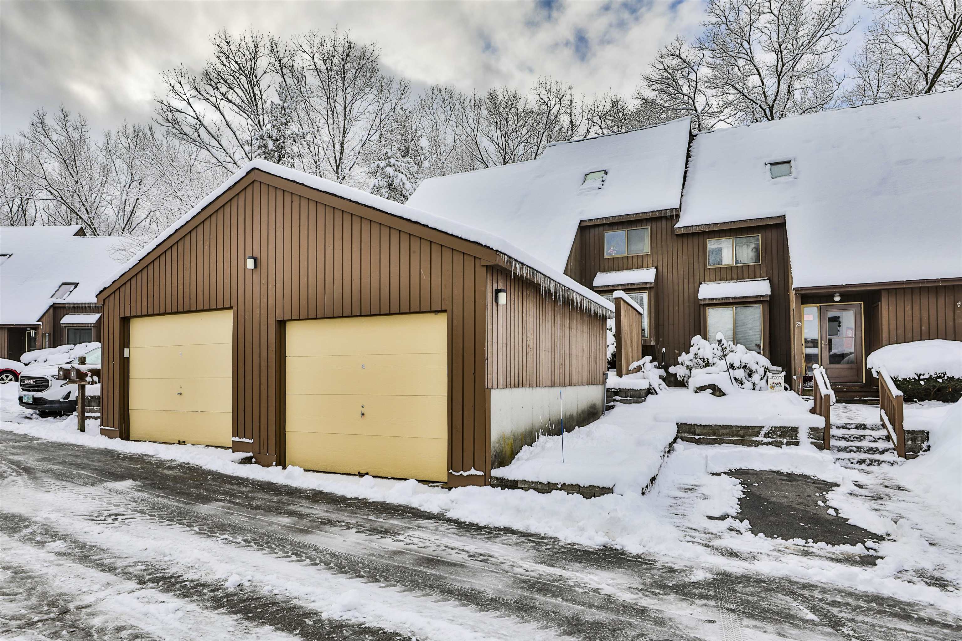 25 Silverton Dr, Nashua, NH 03062