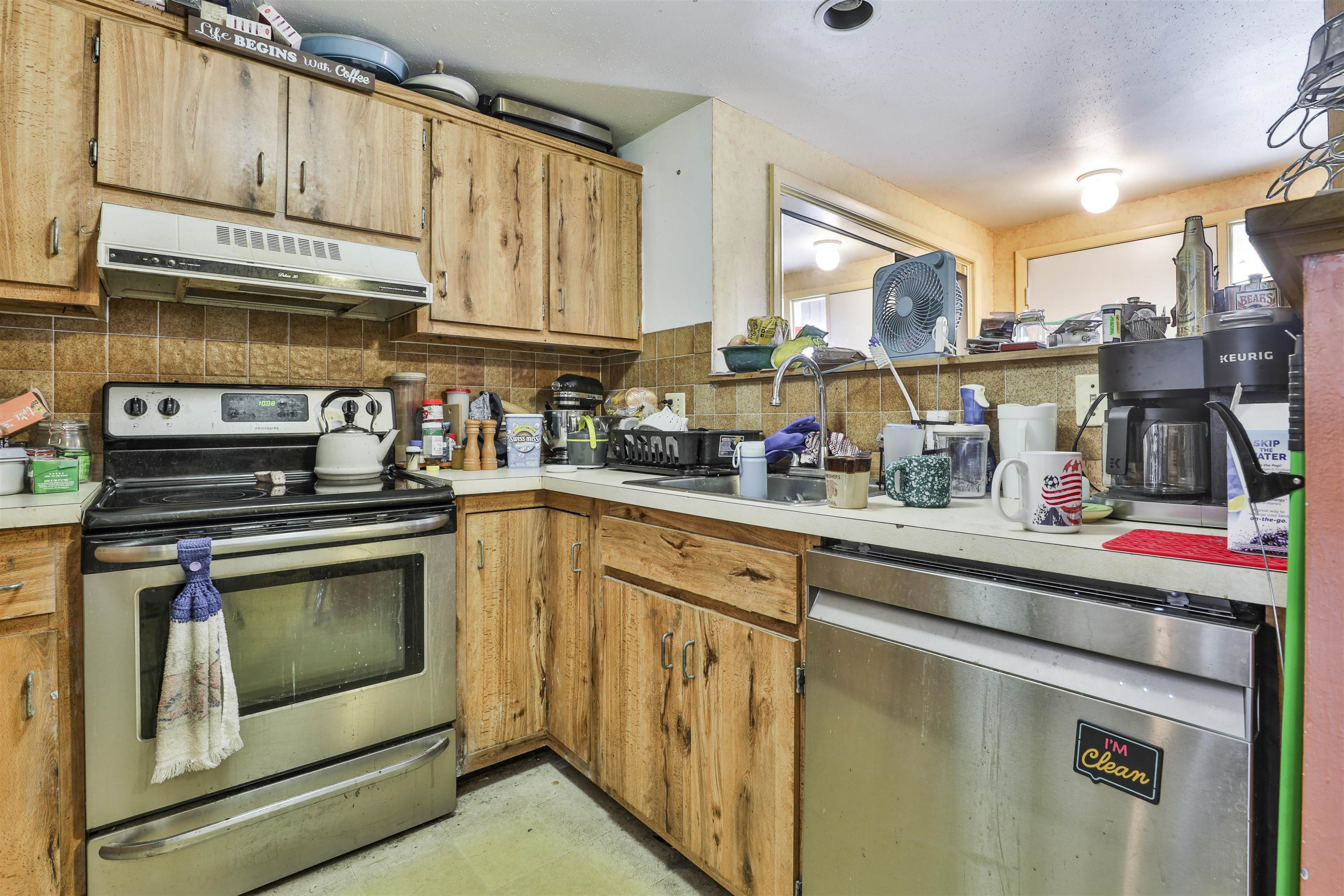 25 Silverton Dr, Nashua, NH 03062