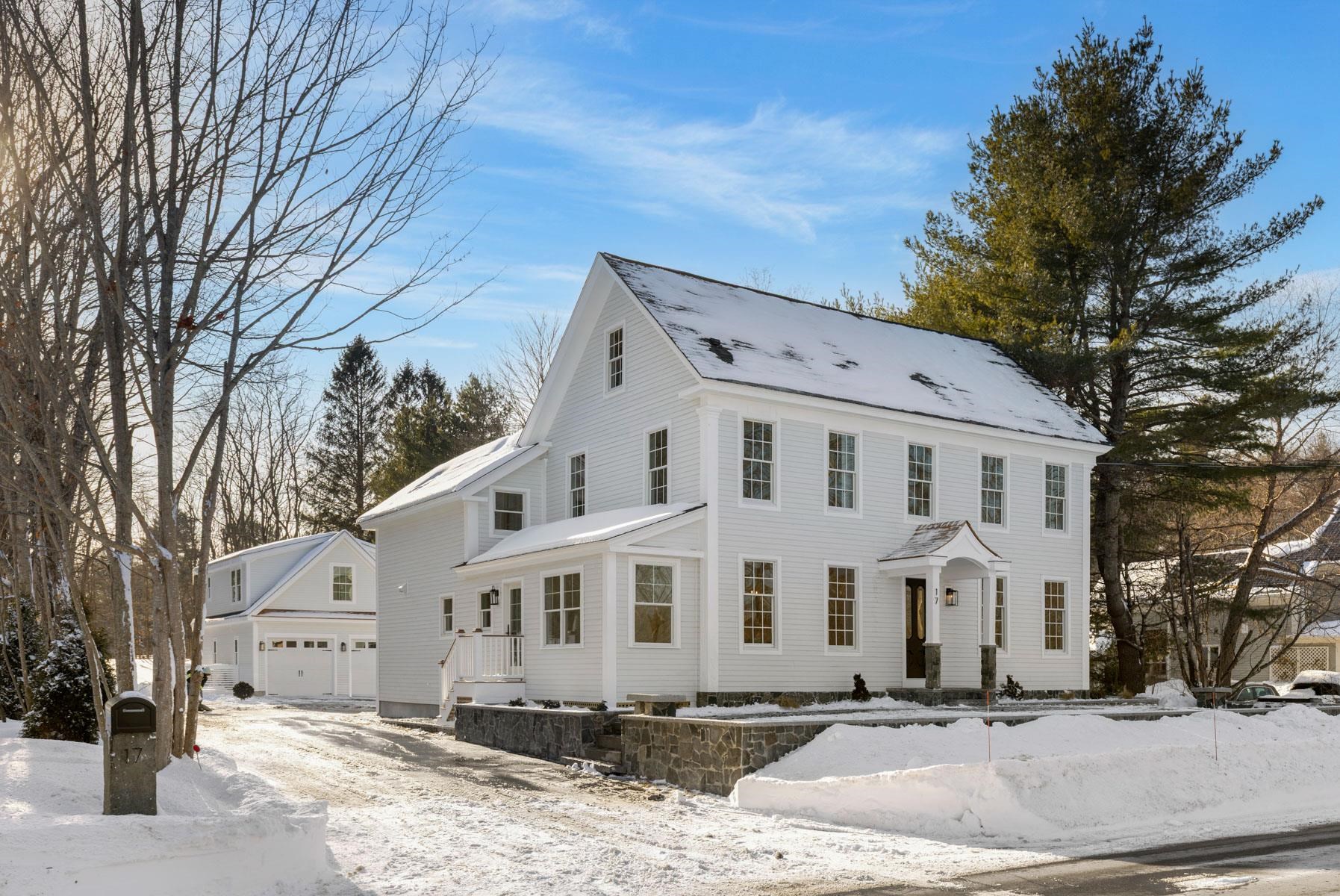 17 Piscassic Rd, Newfields, NH 03856