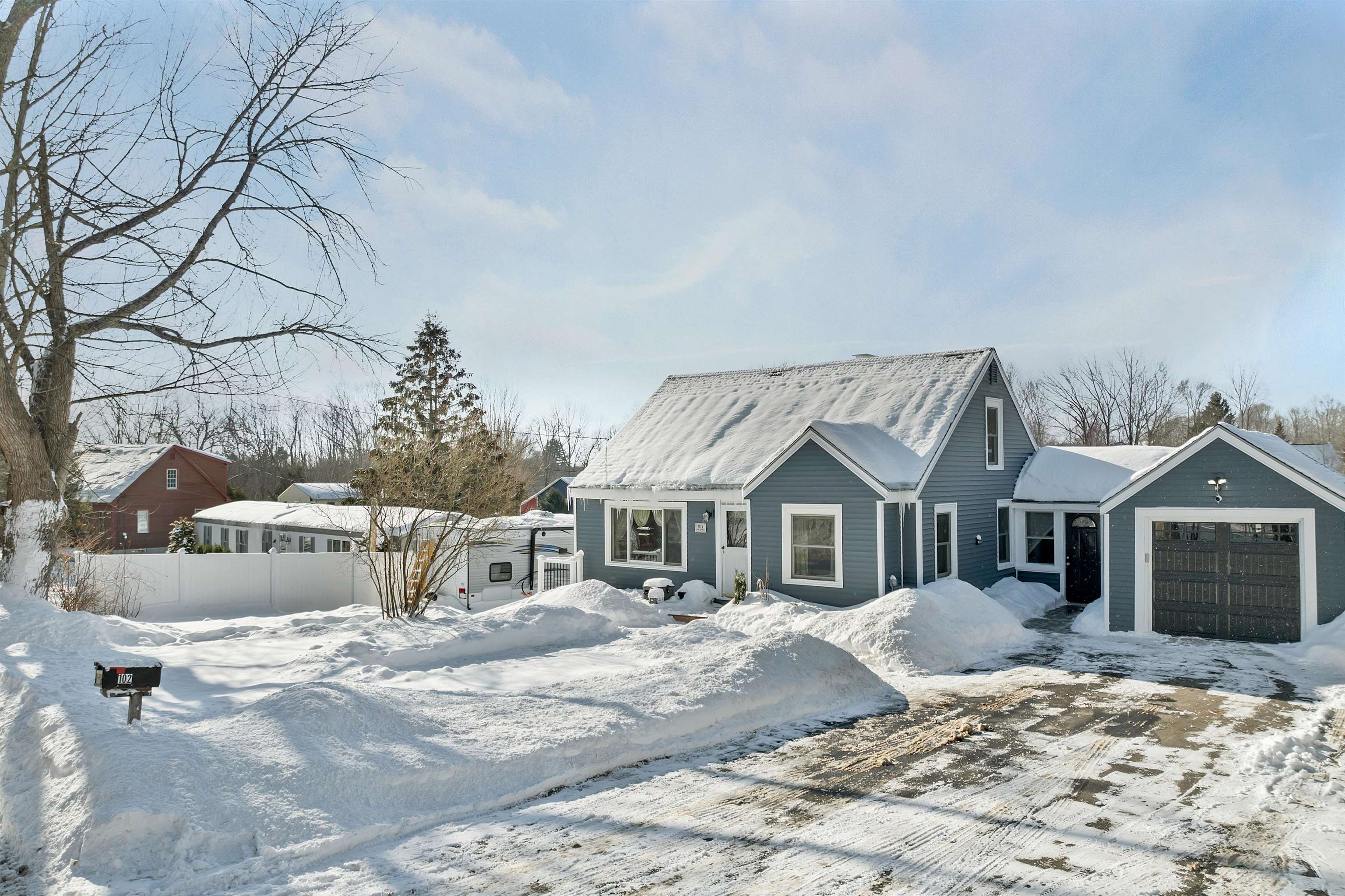 102 Elm St, Epping, NH 03042