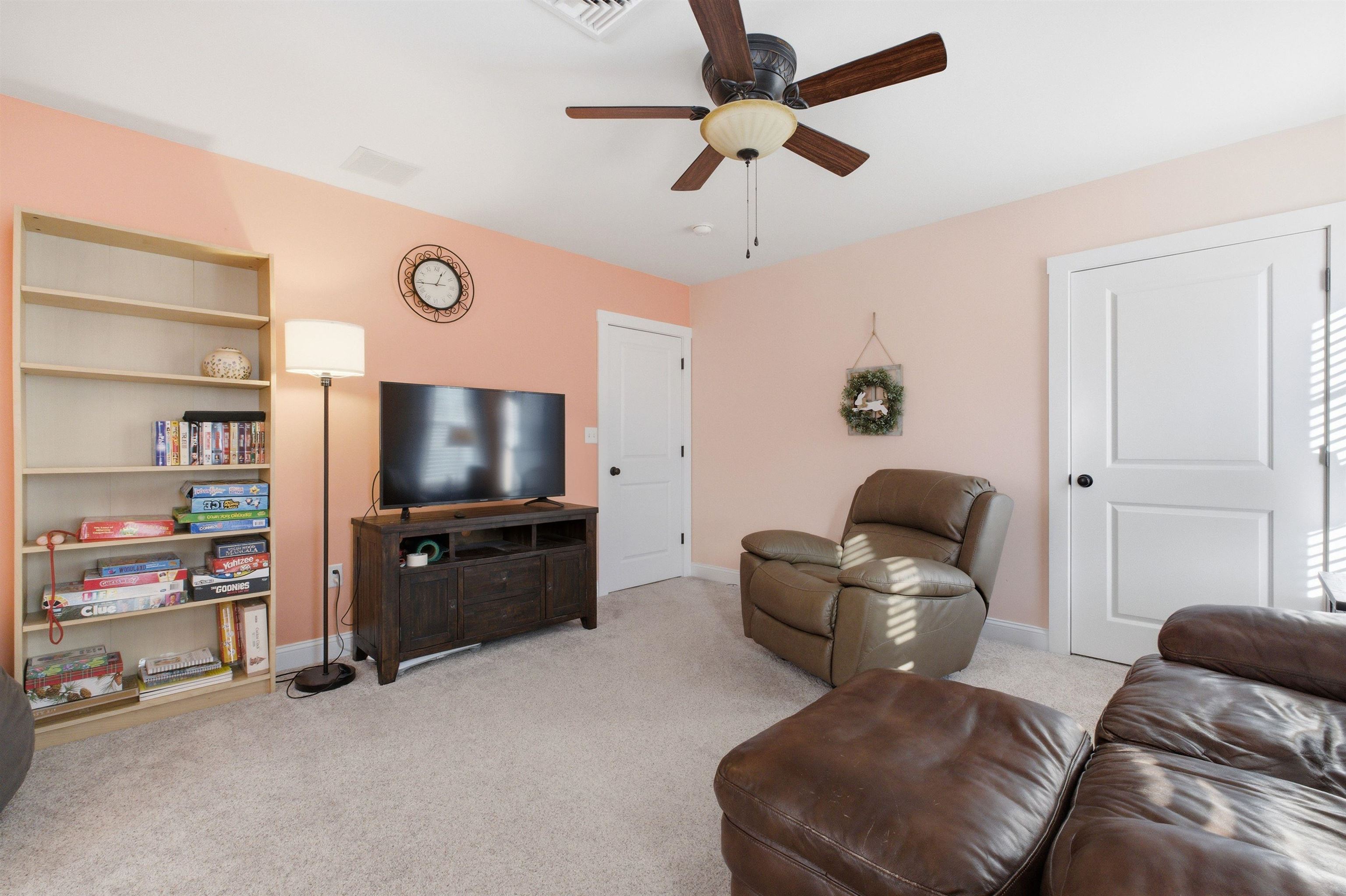 13 Dow Rd, Mont Vernon, NH 03057