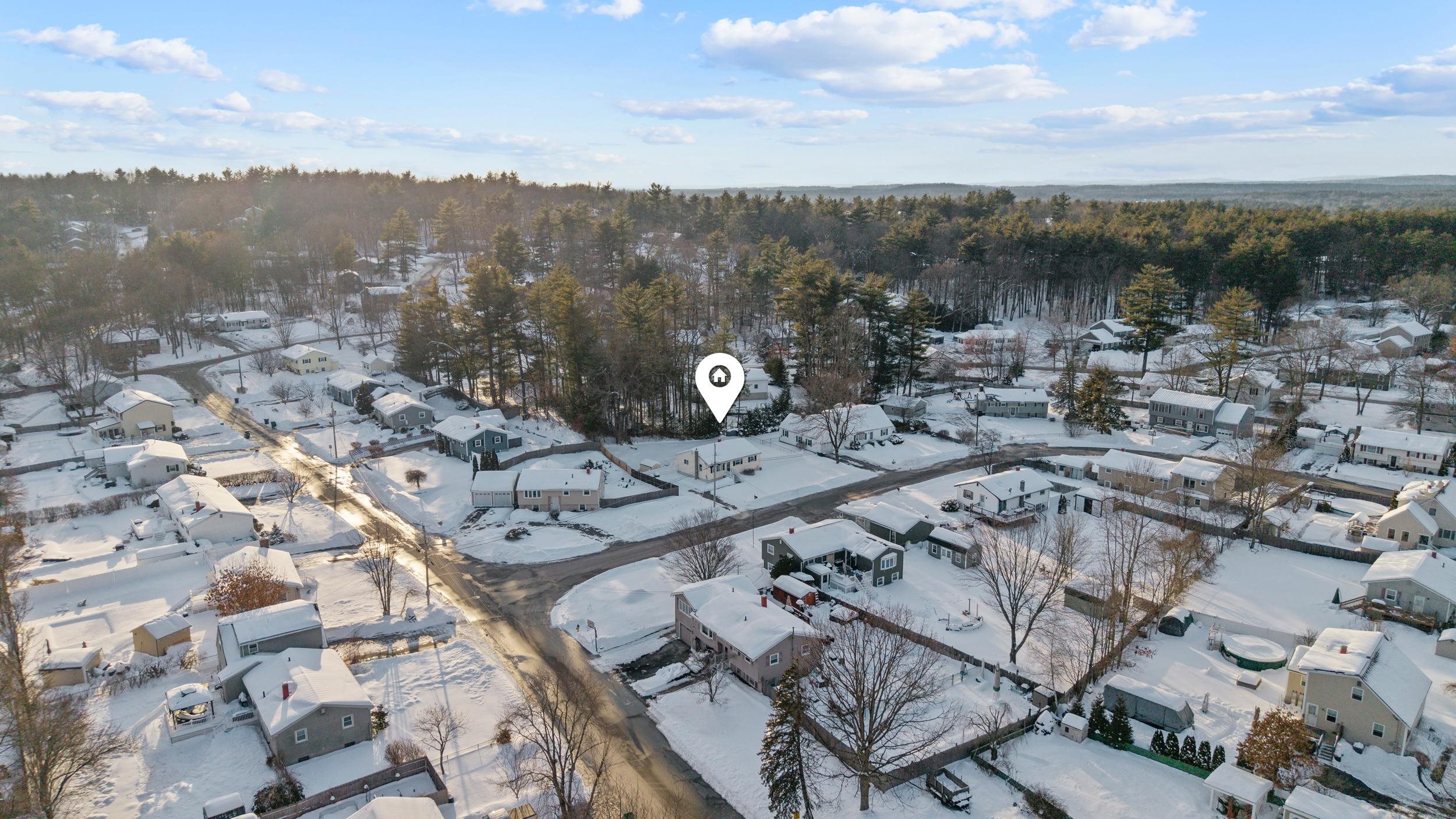 4 Portchester Dr, Nashua, NH 03062