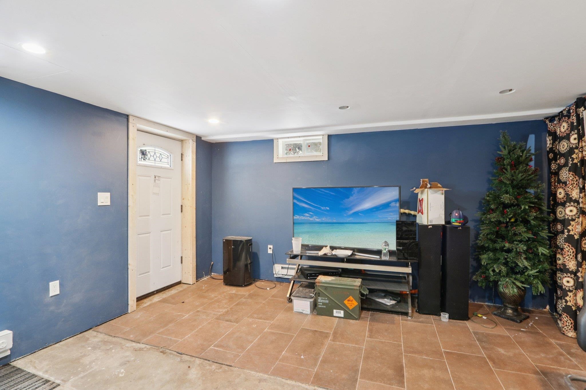 6 Forest Dr, Seabrook, NH 03874