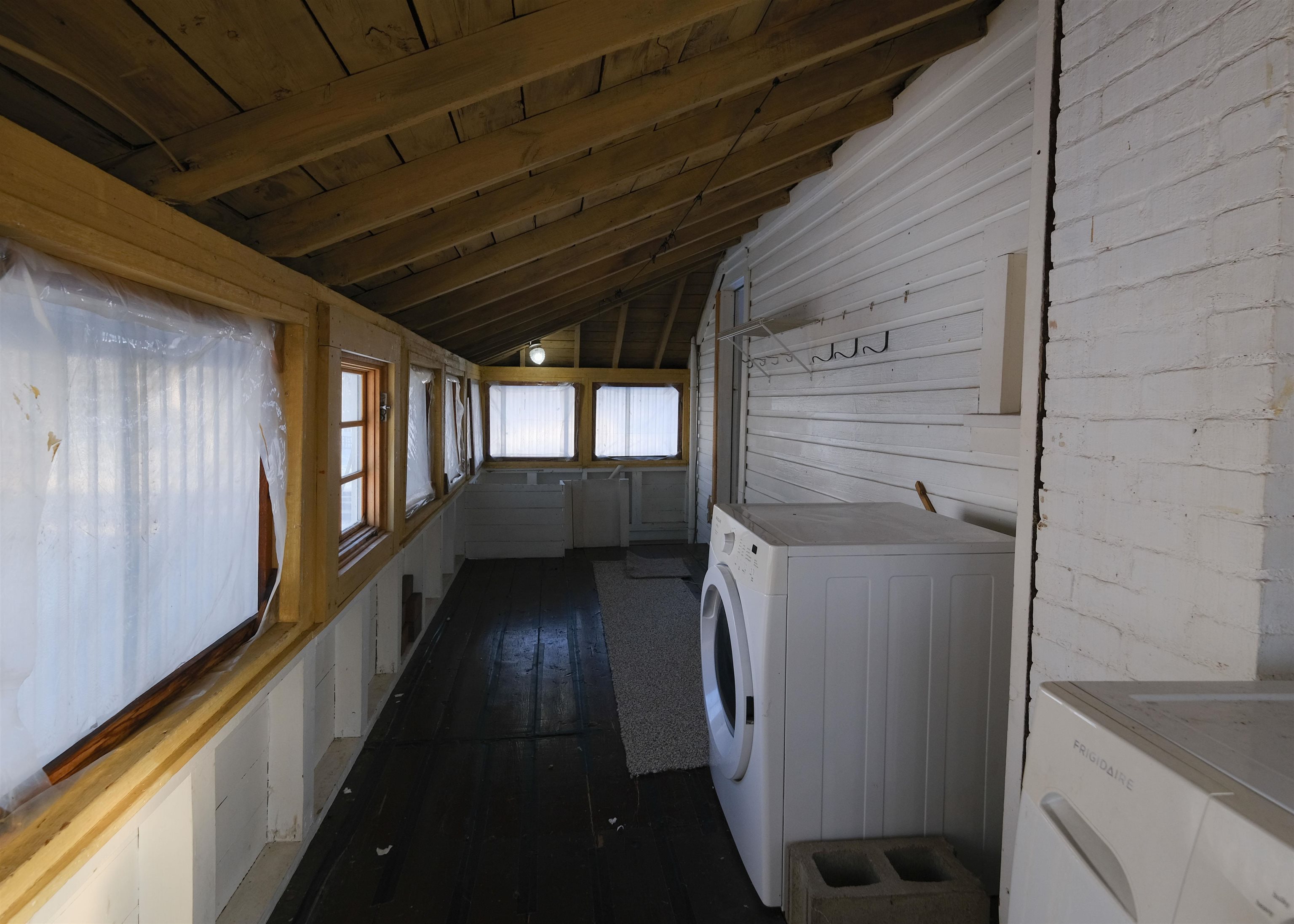 Enclosed Porch 24660717