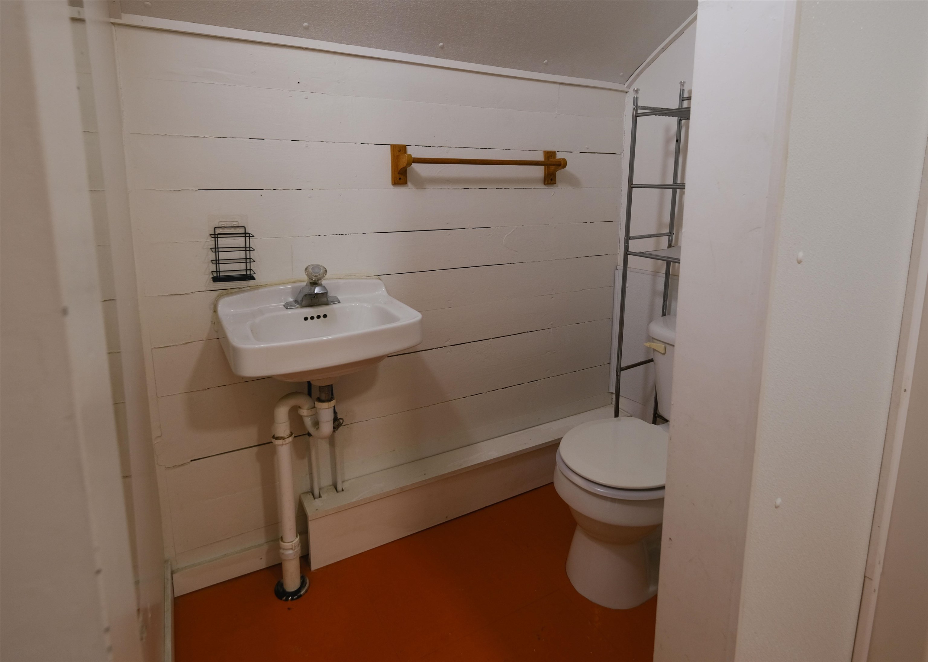 Unit 2 - Bathroom 24660694