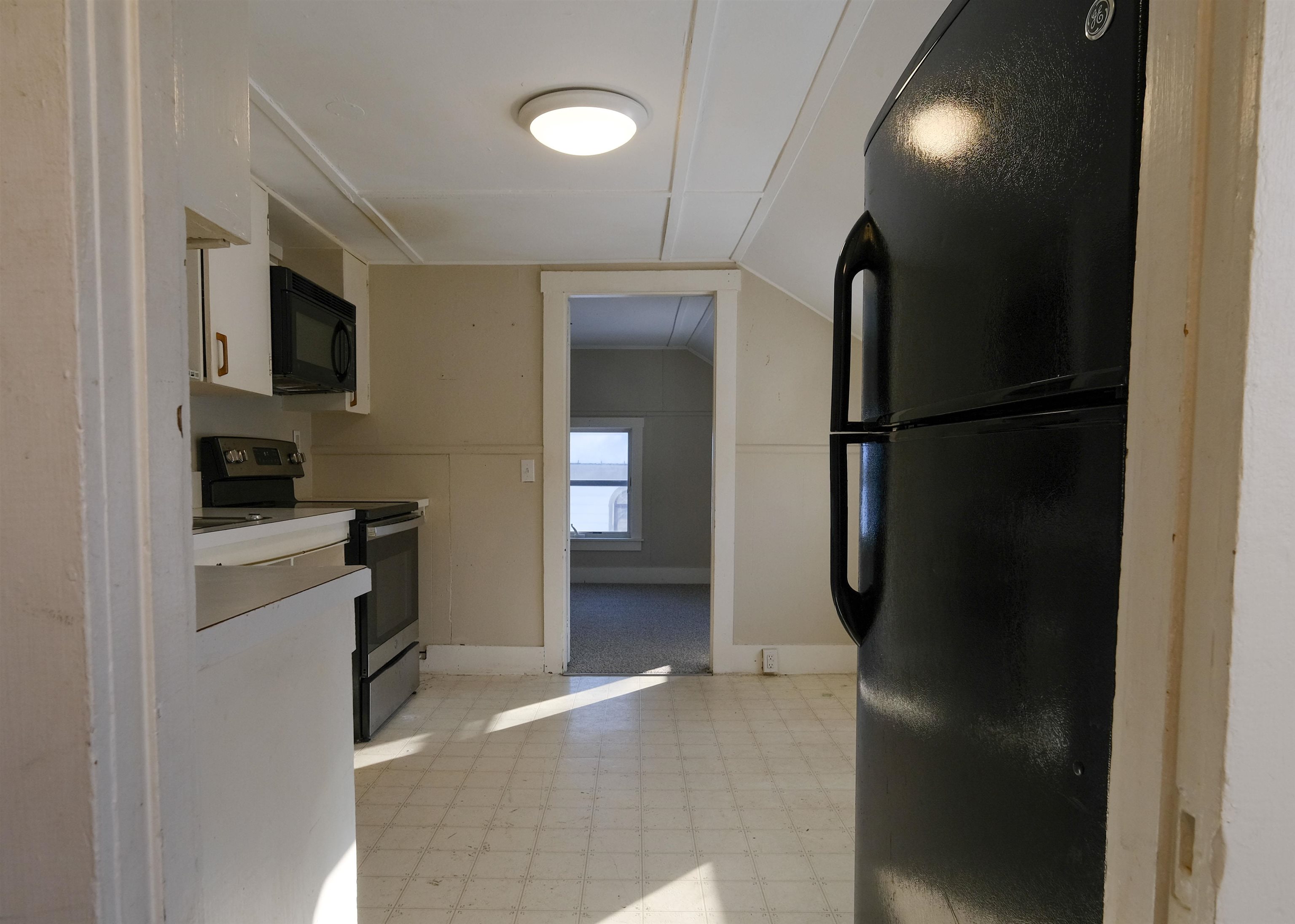 Unit 2 - Kitchen 24660696
