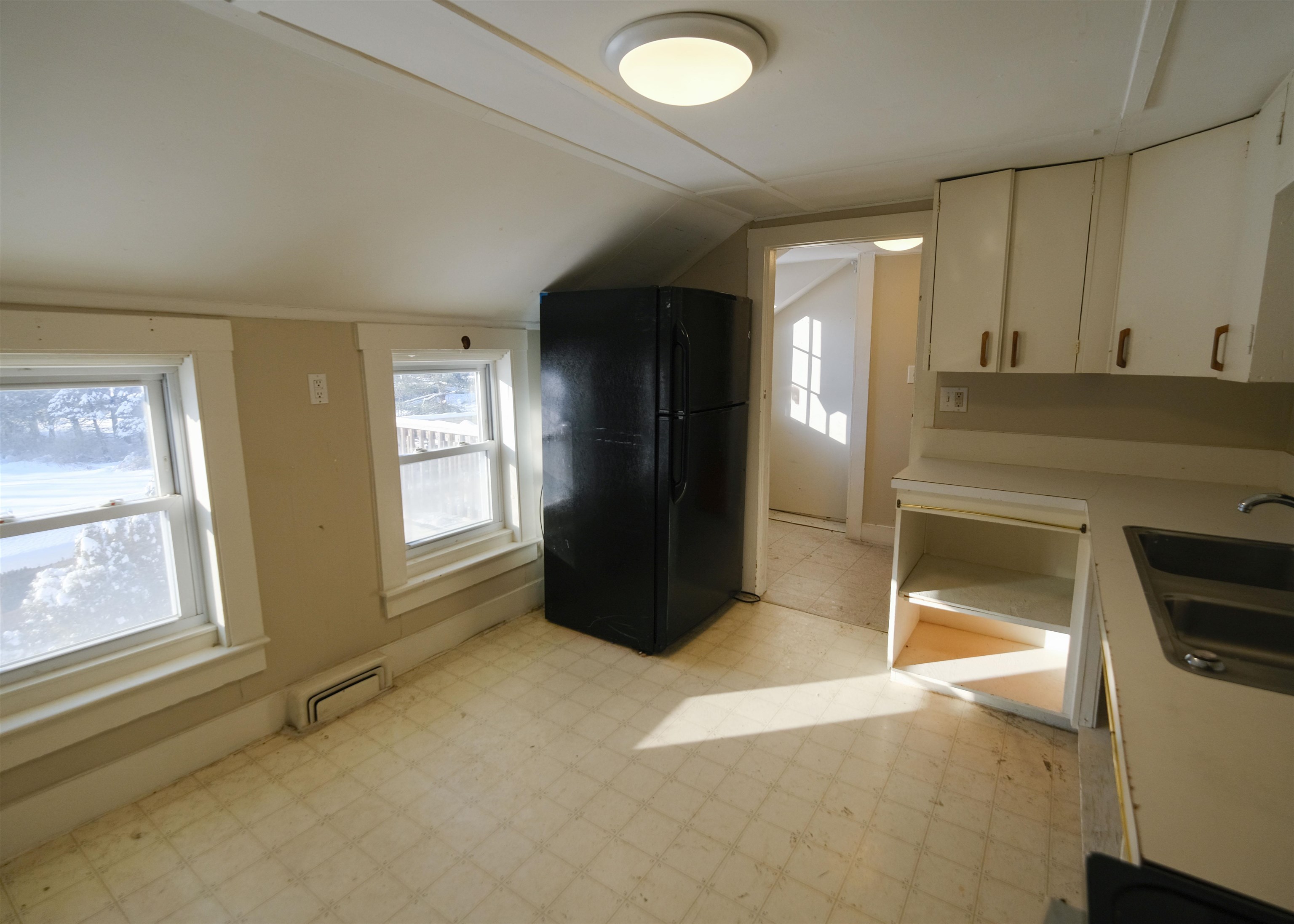 Unit 2 Kitchen 24660698