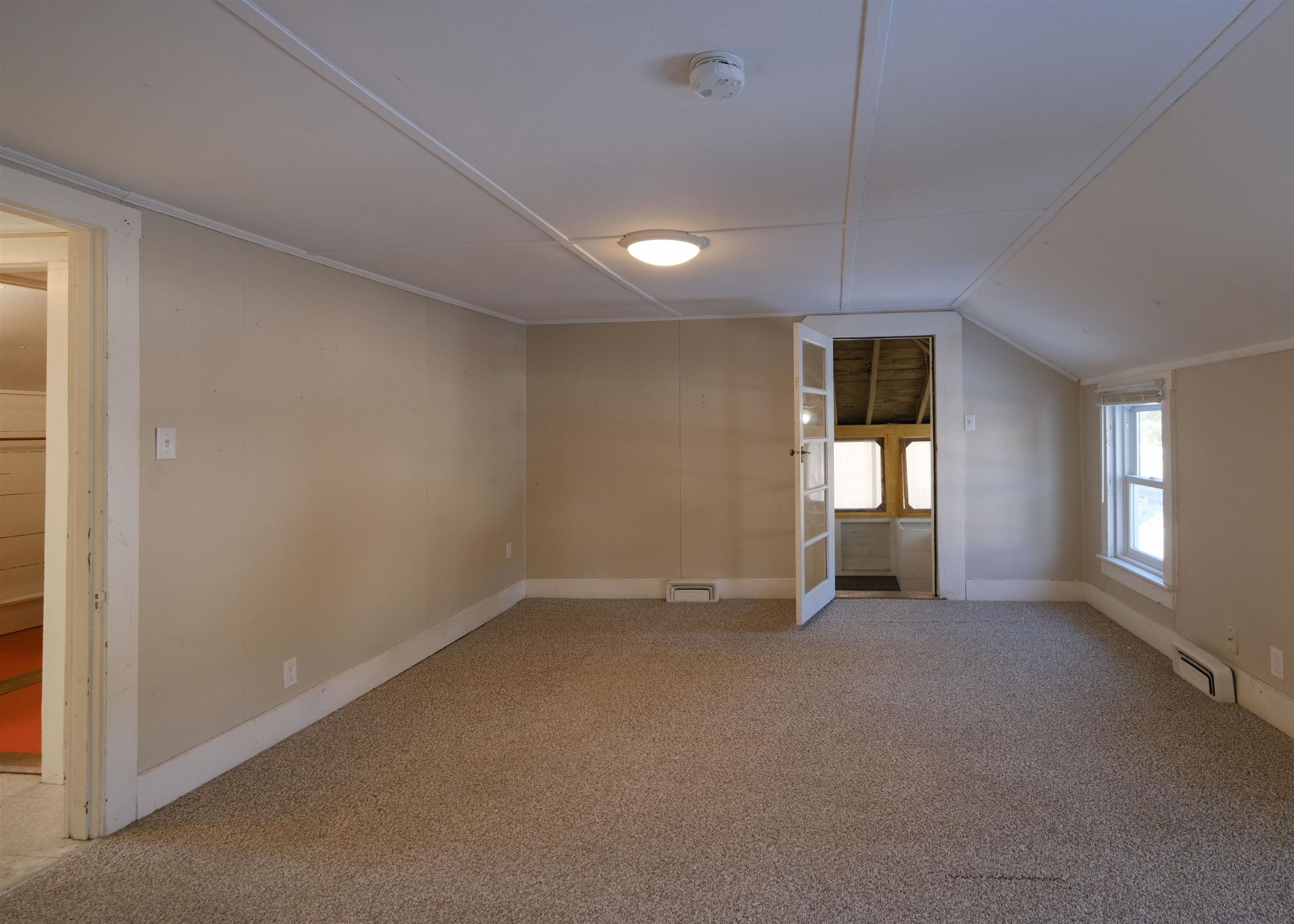 Unit 2 - Living/Dining 24660637