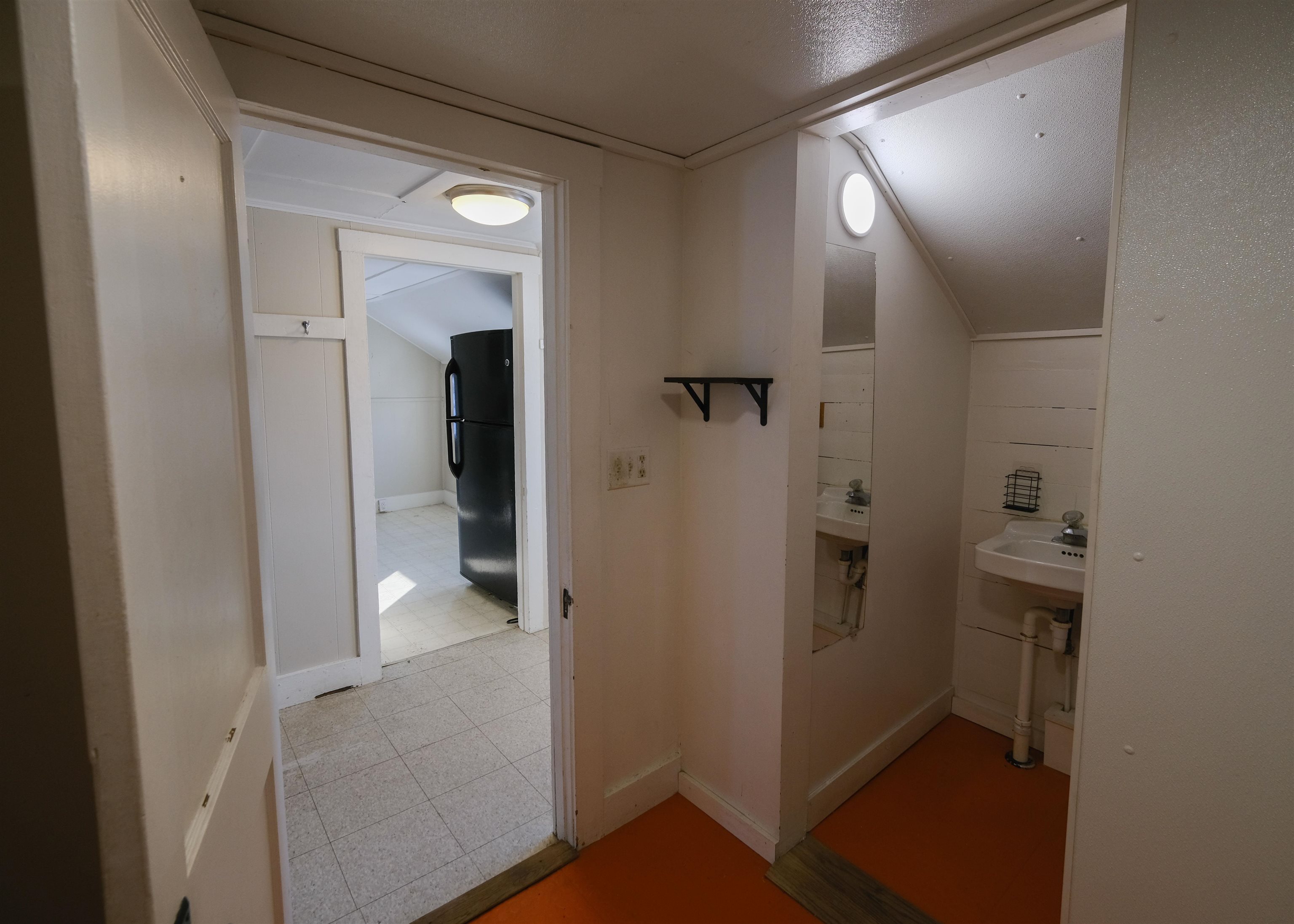 Unit 2 - Bathroom 24660620