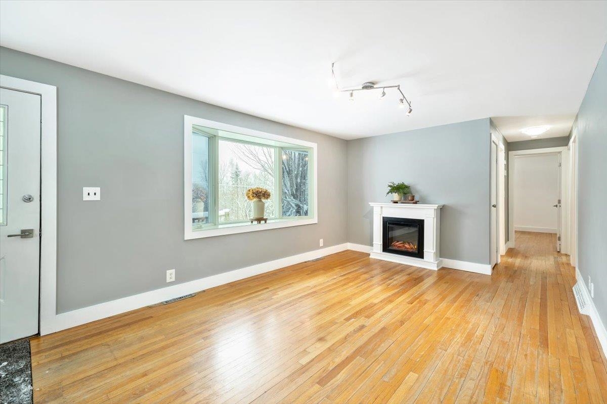 Homes for sale in Jericho, VT | 11 Sunny View Dr, Jericho, VT 05465 | MLS# 5075283