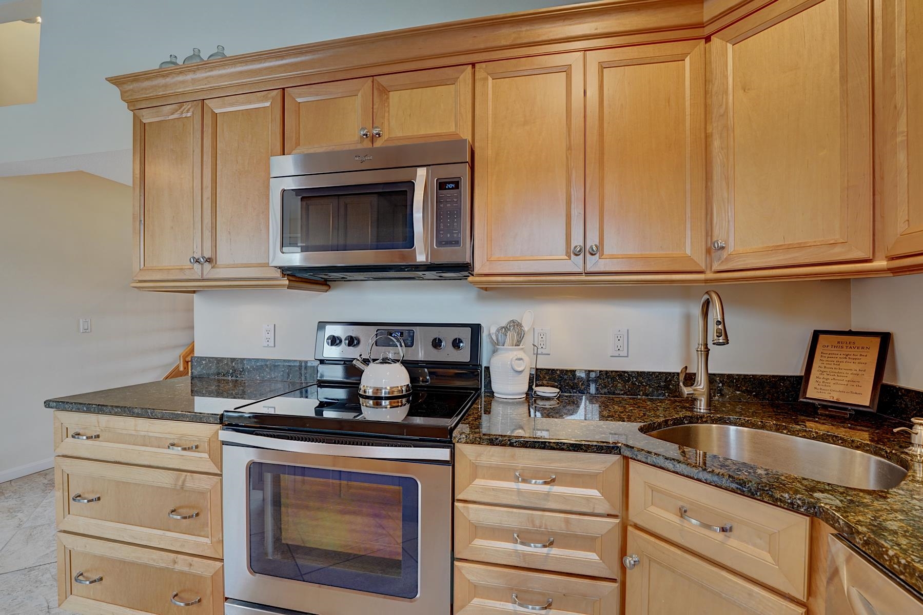 943 Ocean Blvd, Hampton, NH 03842