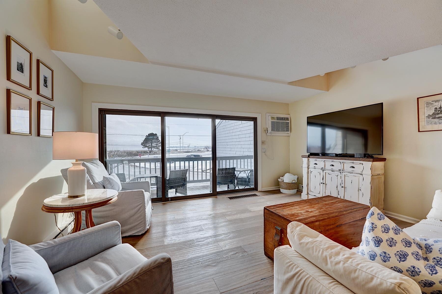 943 Ocean Blvd, Hampton, NH 03842