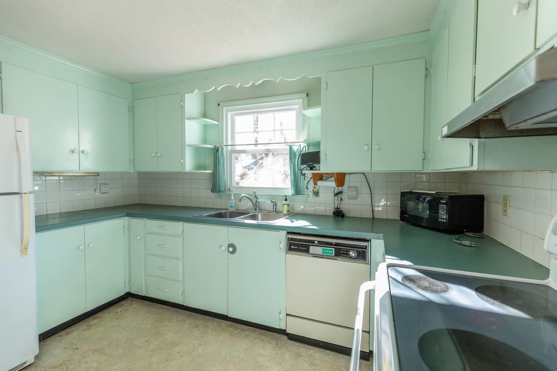 23 Currier Ave, Peterborough, NH 03458