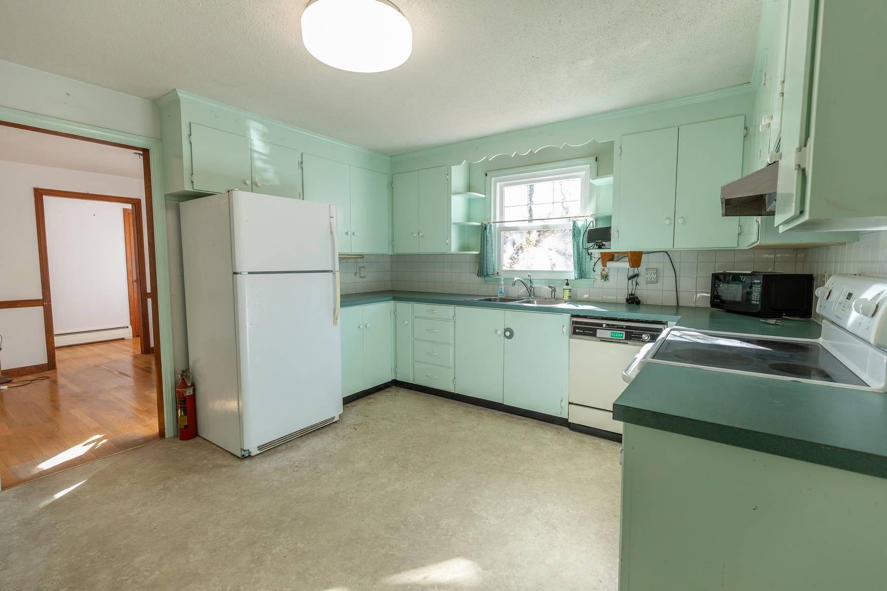 23 Currier Ave, Peterborough, NH 03458