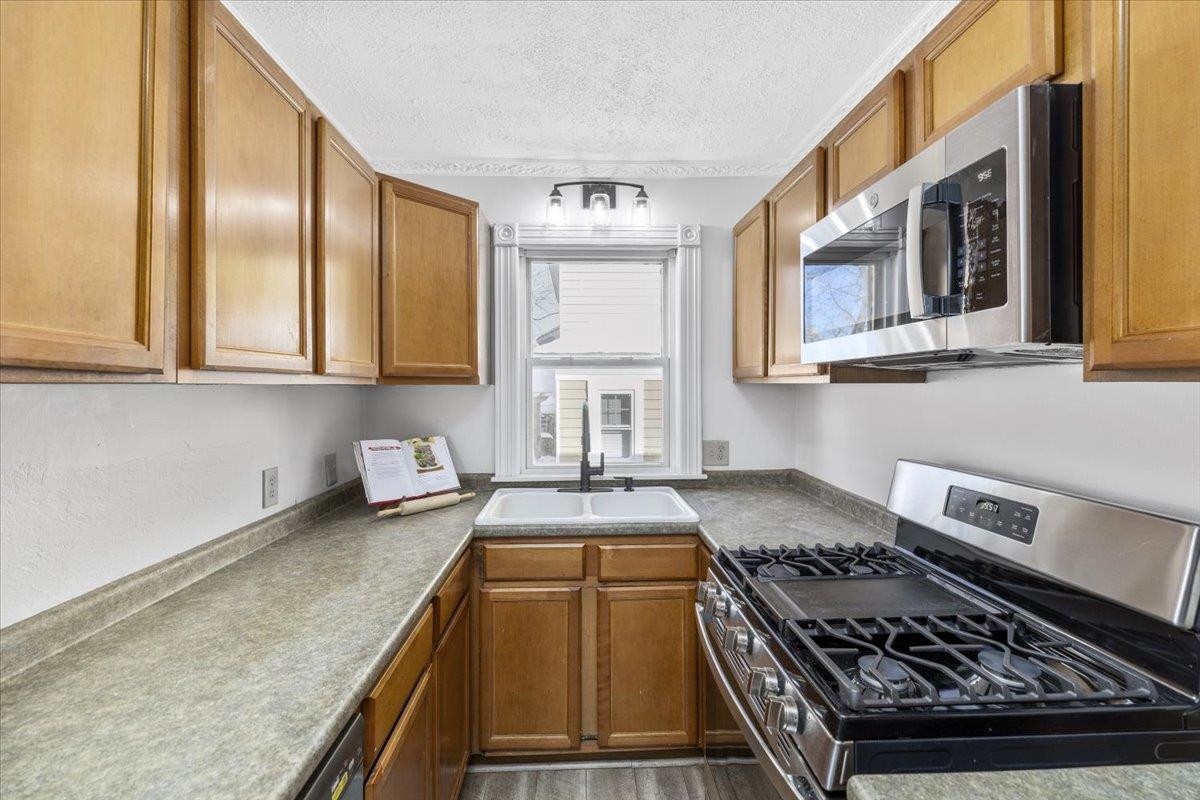 89 Summerside Ave, Manchester, NH 03102