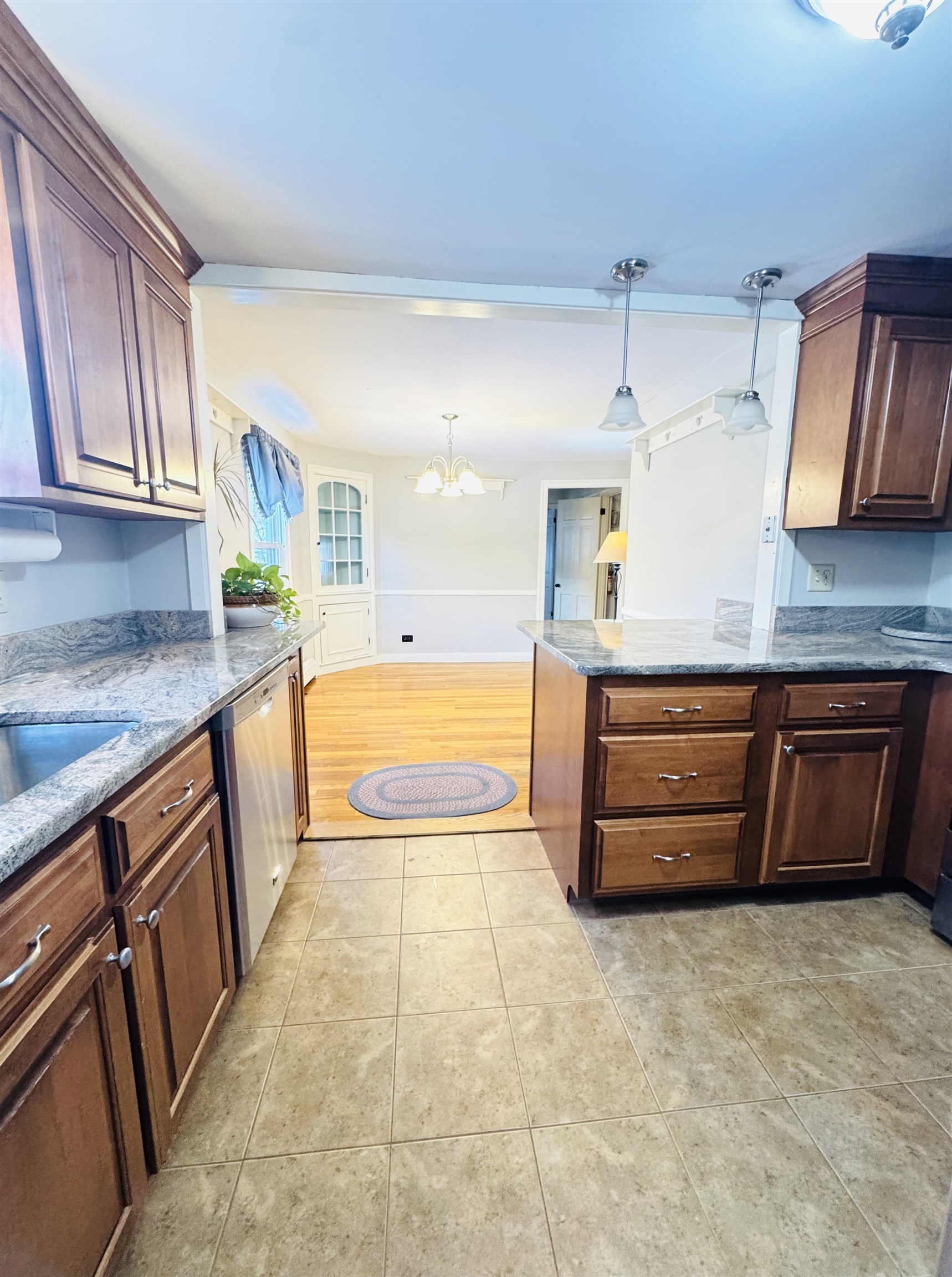 264 North St, Manchester, NH 03104