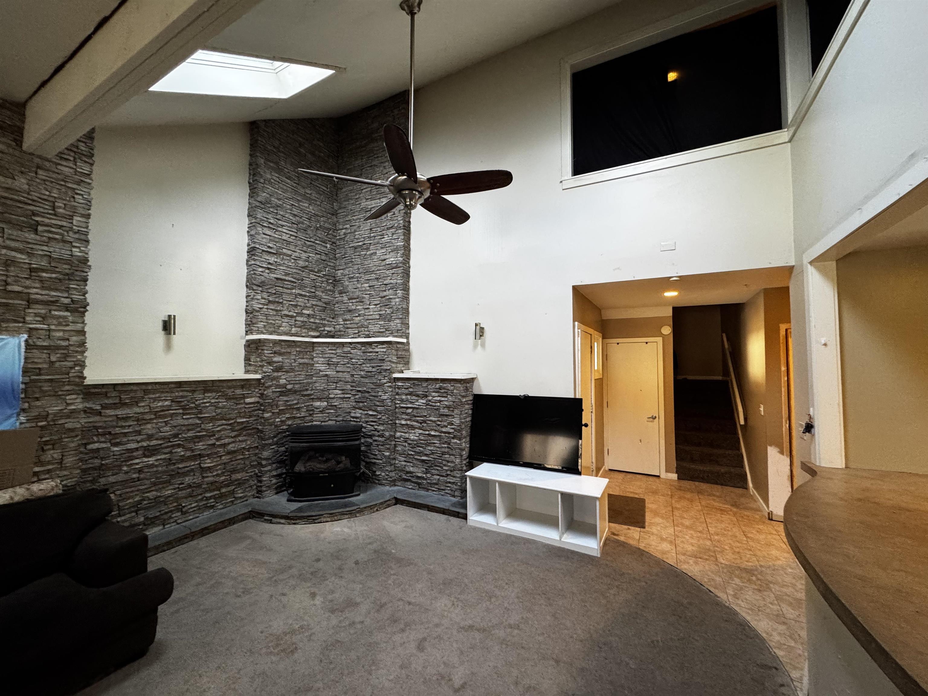 111 Coburn Ave, Nashua, NH 03063