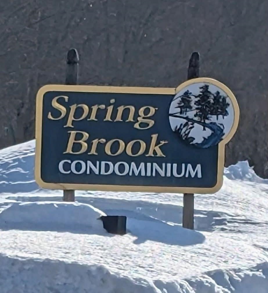 414 Springbrook Cir, Portsmouth, NH 03801