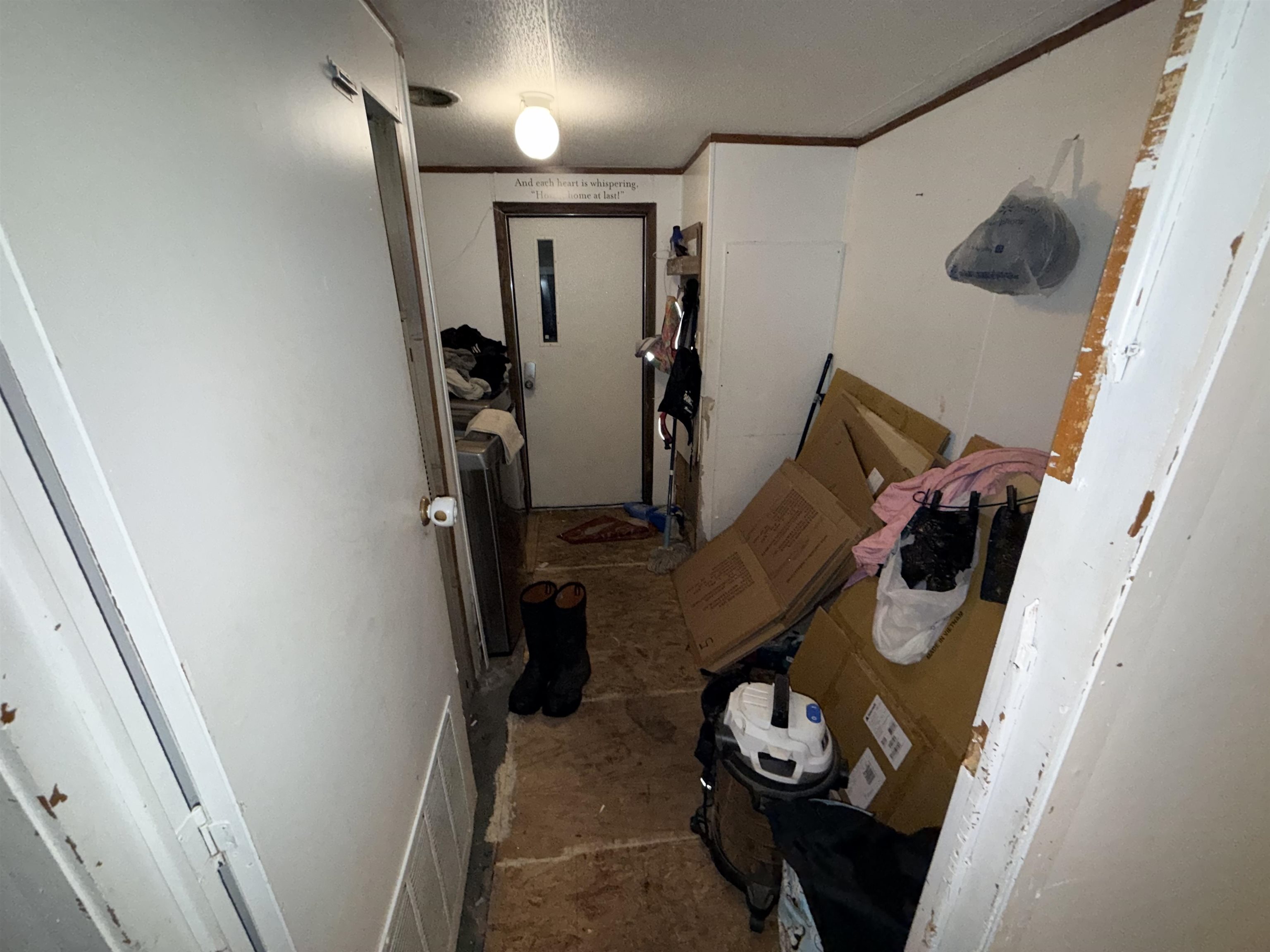 9 Mccusker Pl, Claremont, NH 03743