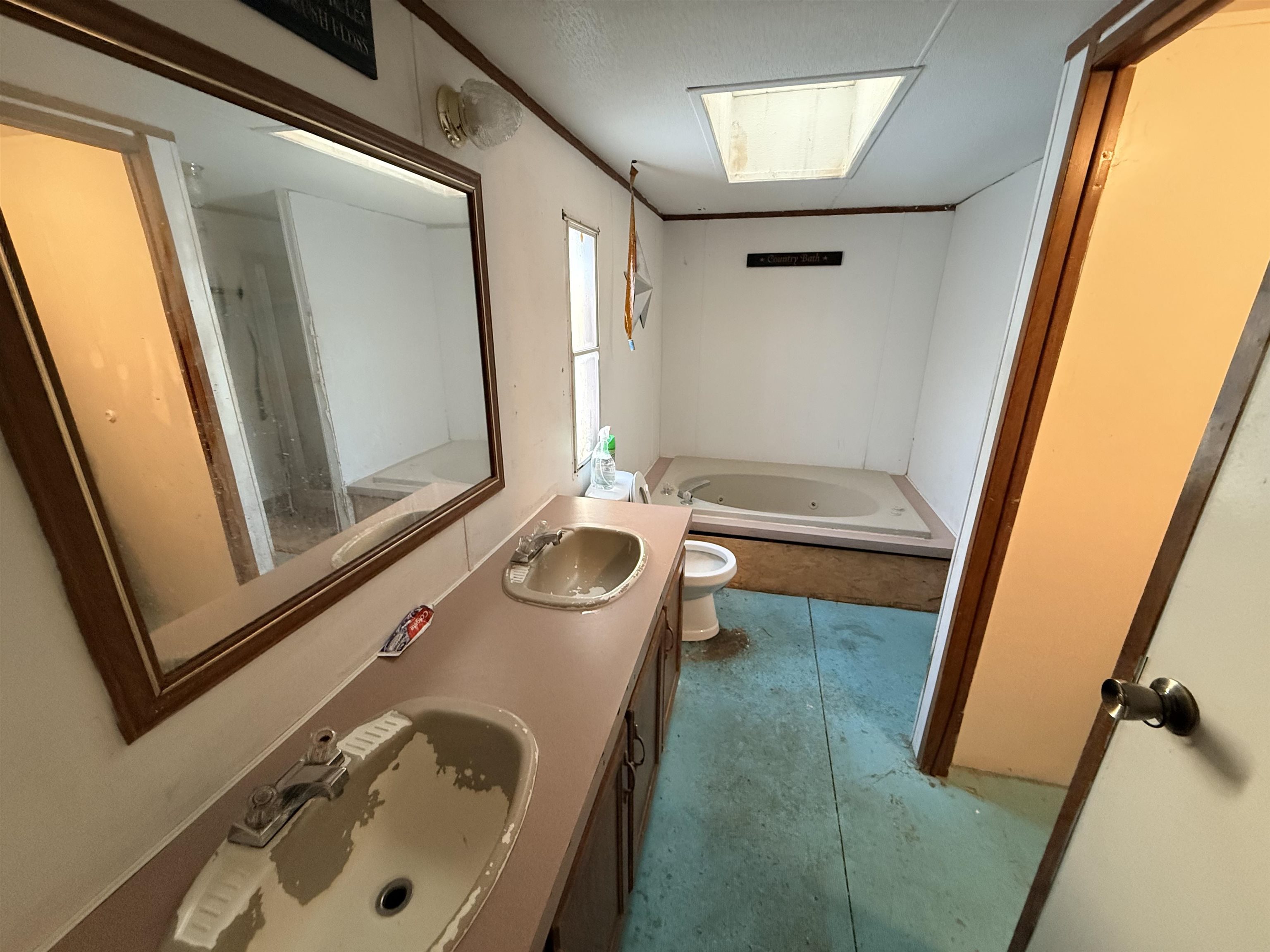 9 Mccusker Pl, Claremont, NH 03743