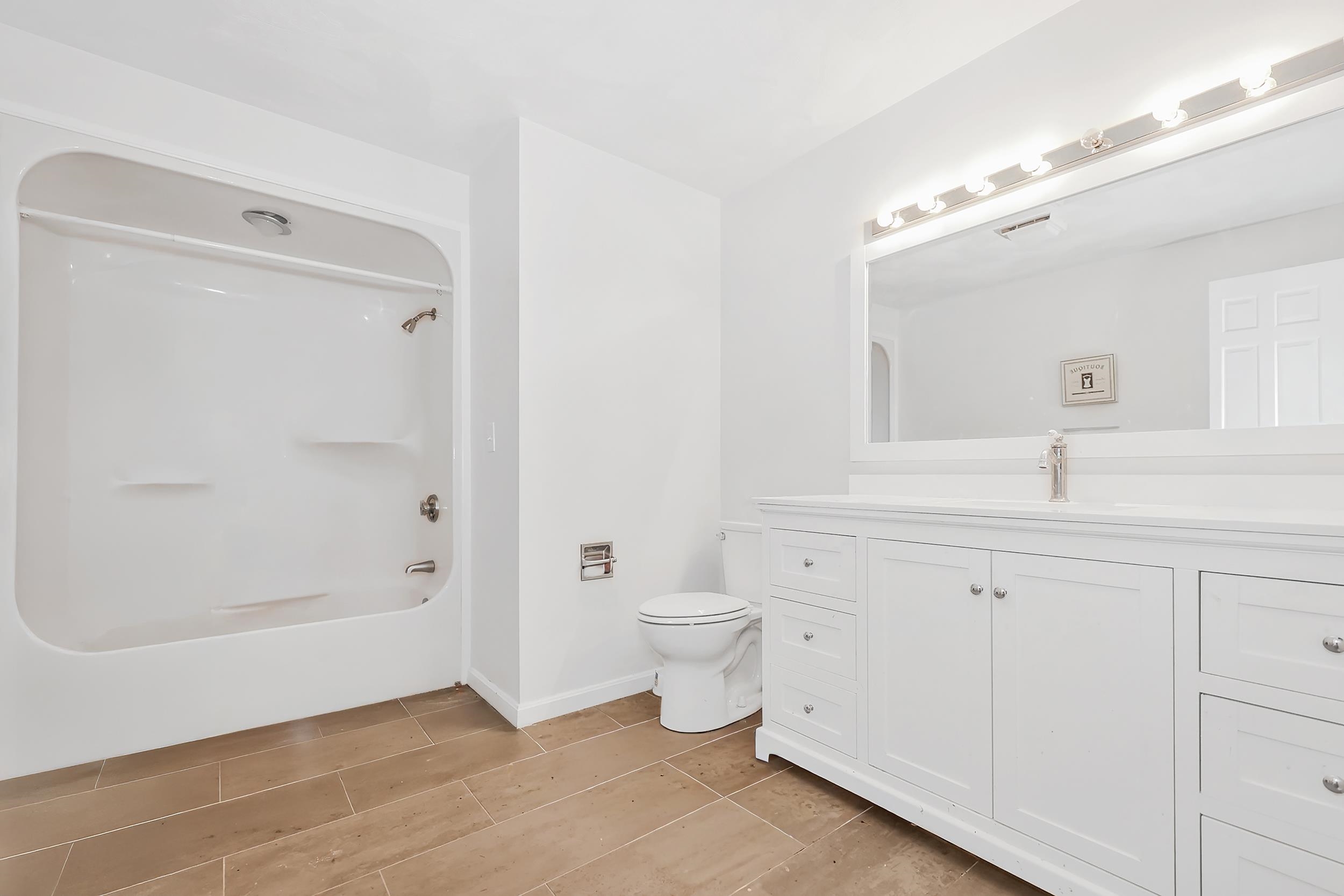 7 Colonial Sq, Peterborough, NH 03458