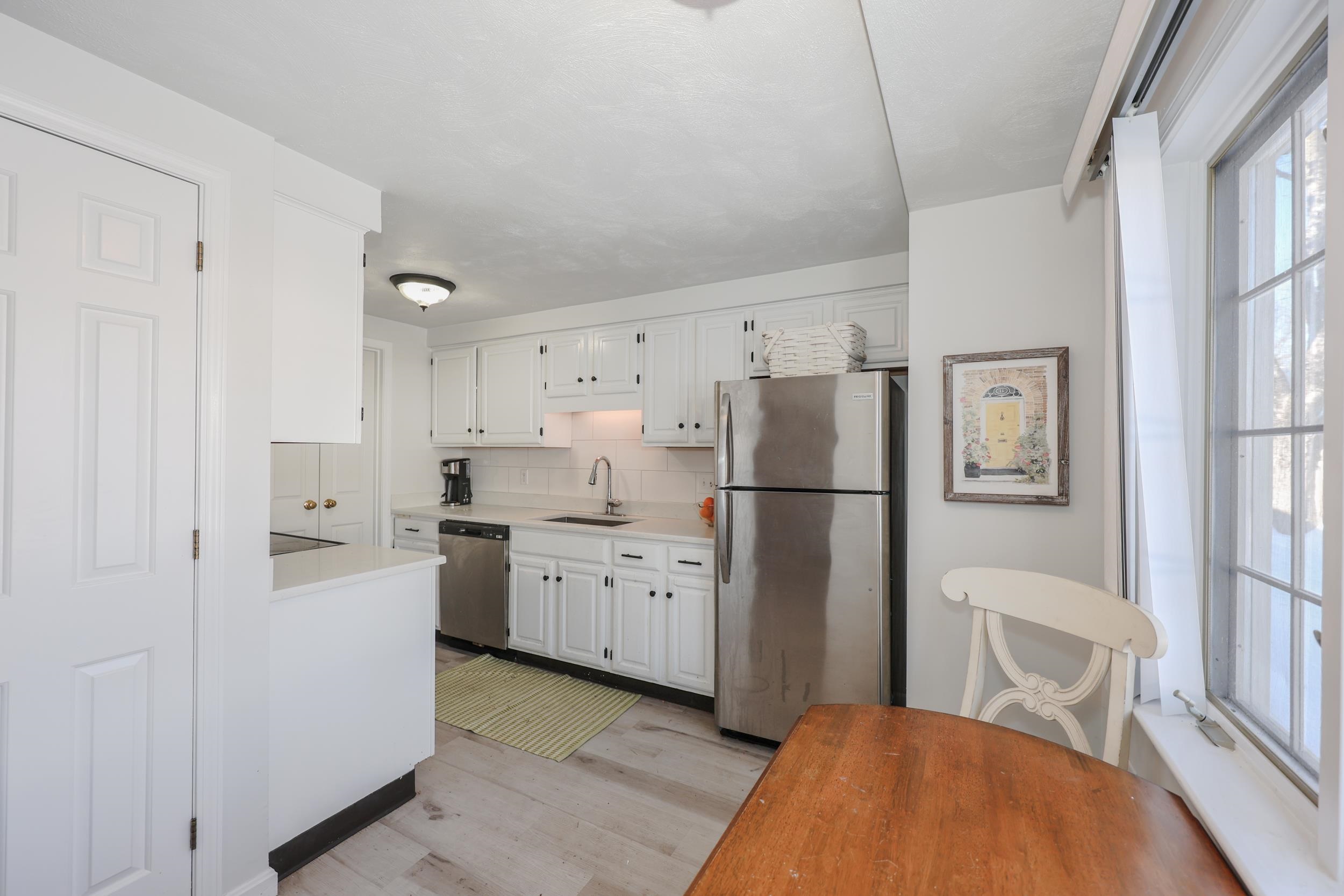 7 Colonial Sq, Peterborough, NH 03458