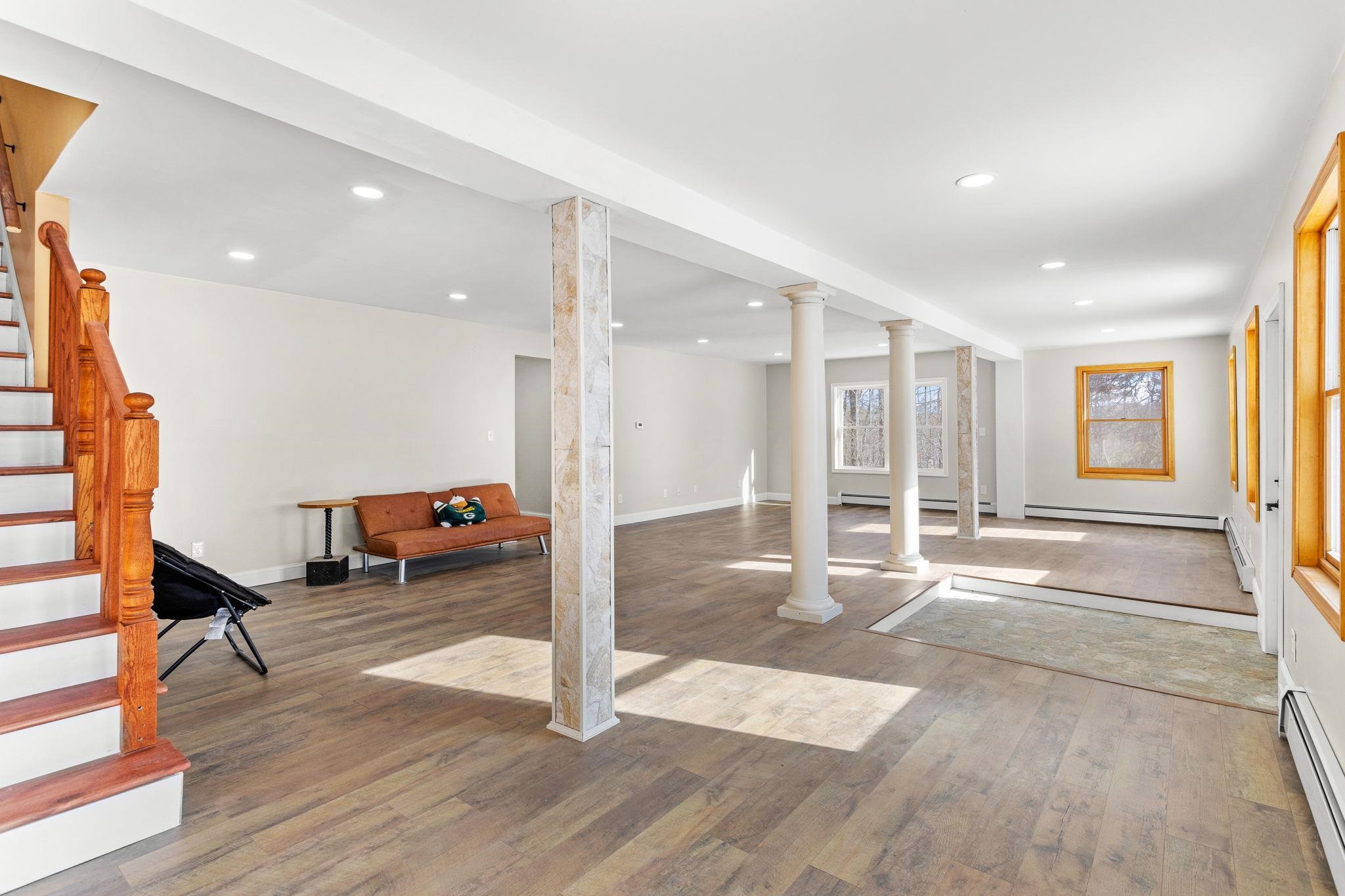 738 Old Hillsboro Rd, Henniker, NH 03244
