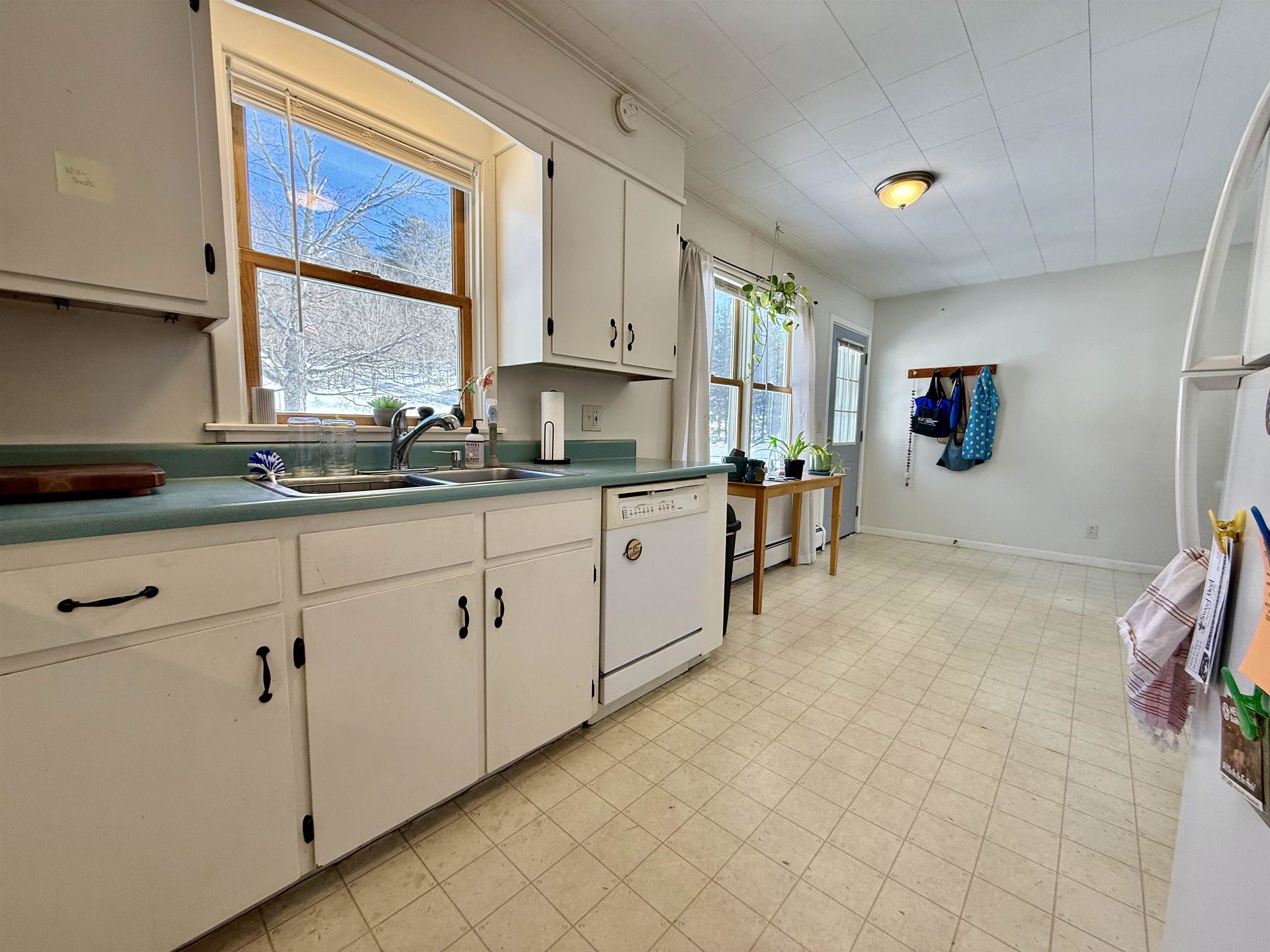 Eat-In Kitchen 24665061