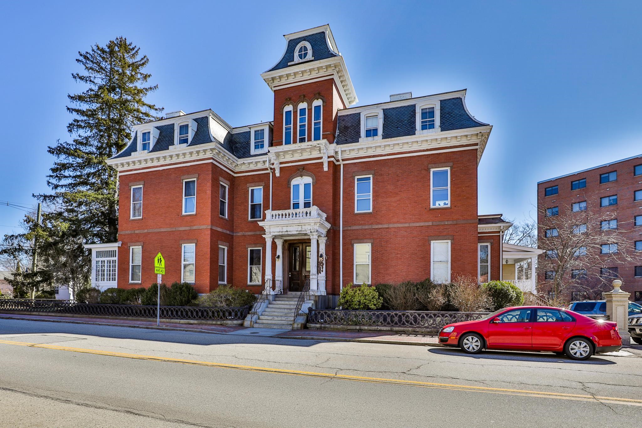 241 Middle St #2, Portsmouth, NH 03801