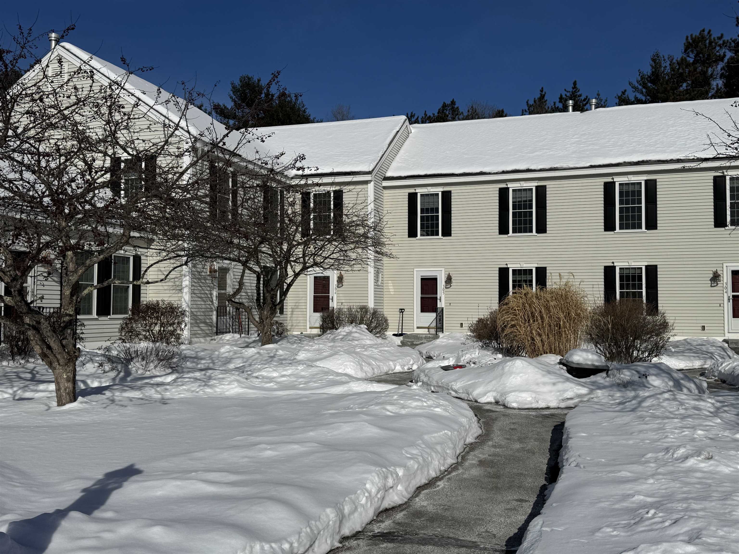 306 River Grant Dr, Hopkinton, NH 03229