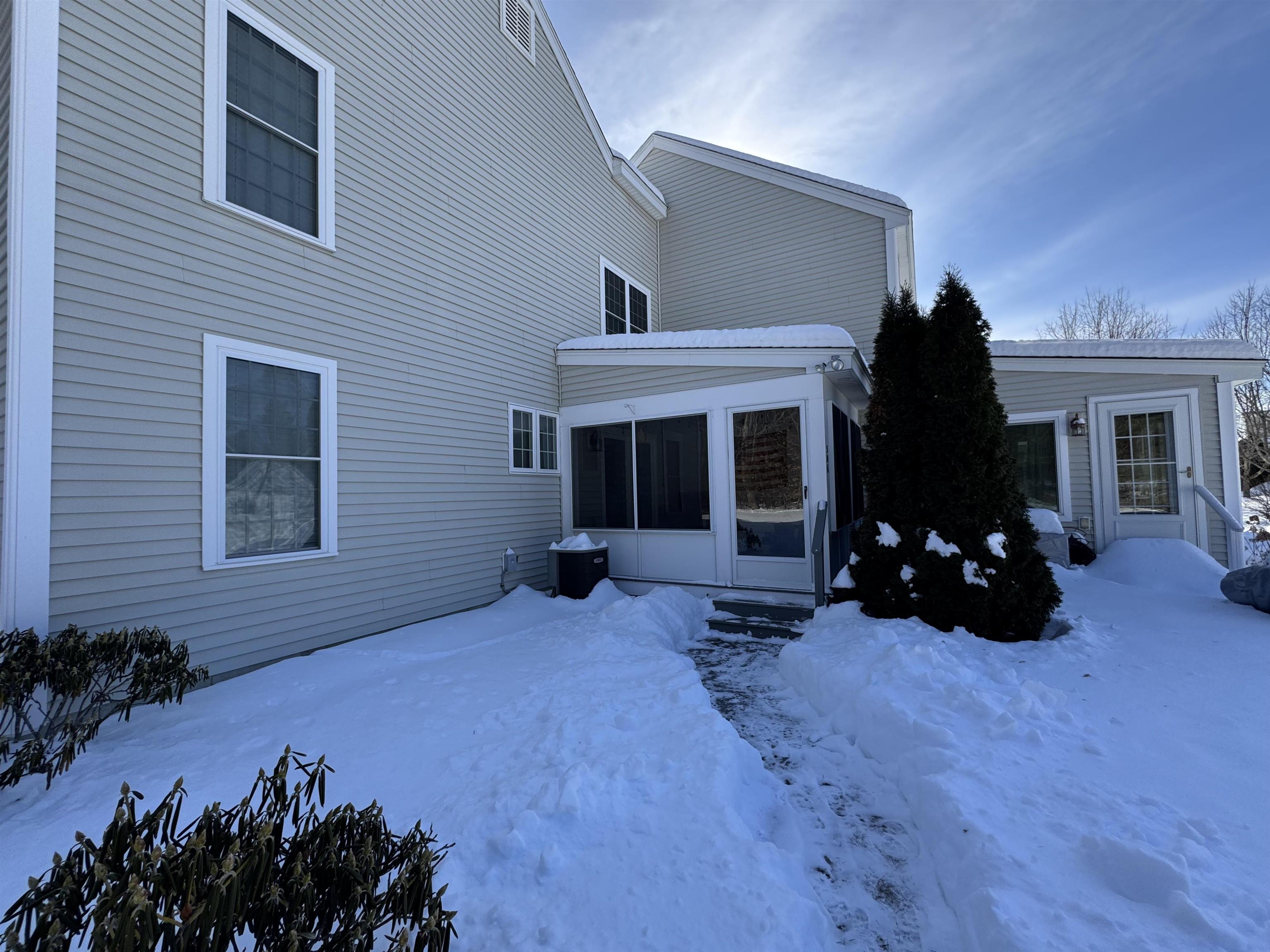 306 River Grant Dr #306, Hopkinton, NH 03229