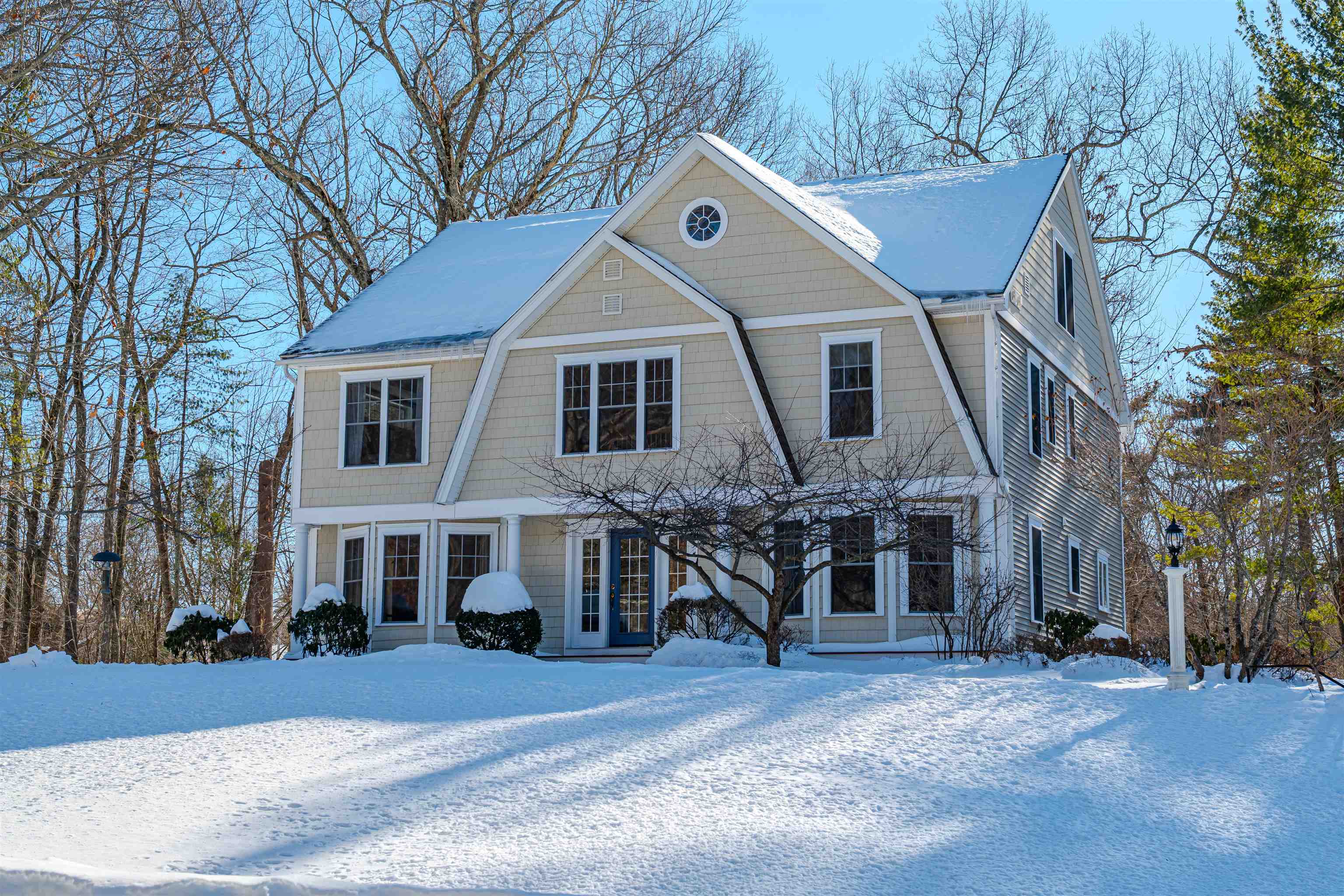 3 Chisholm Farm Dr, Stratham, NH 03885