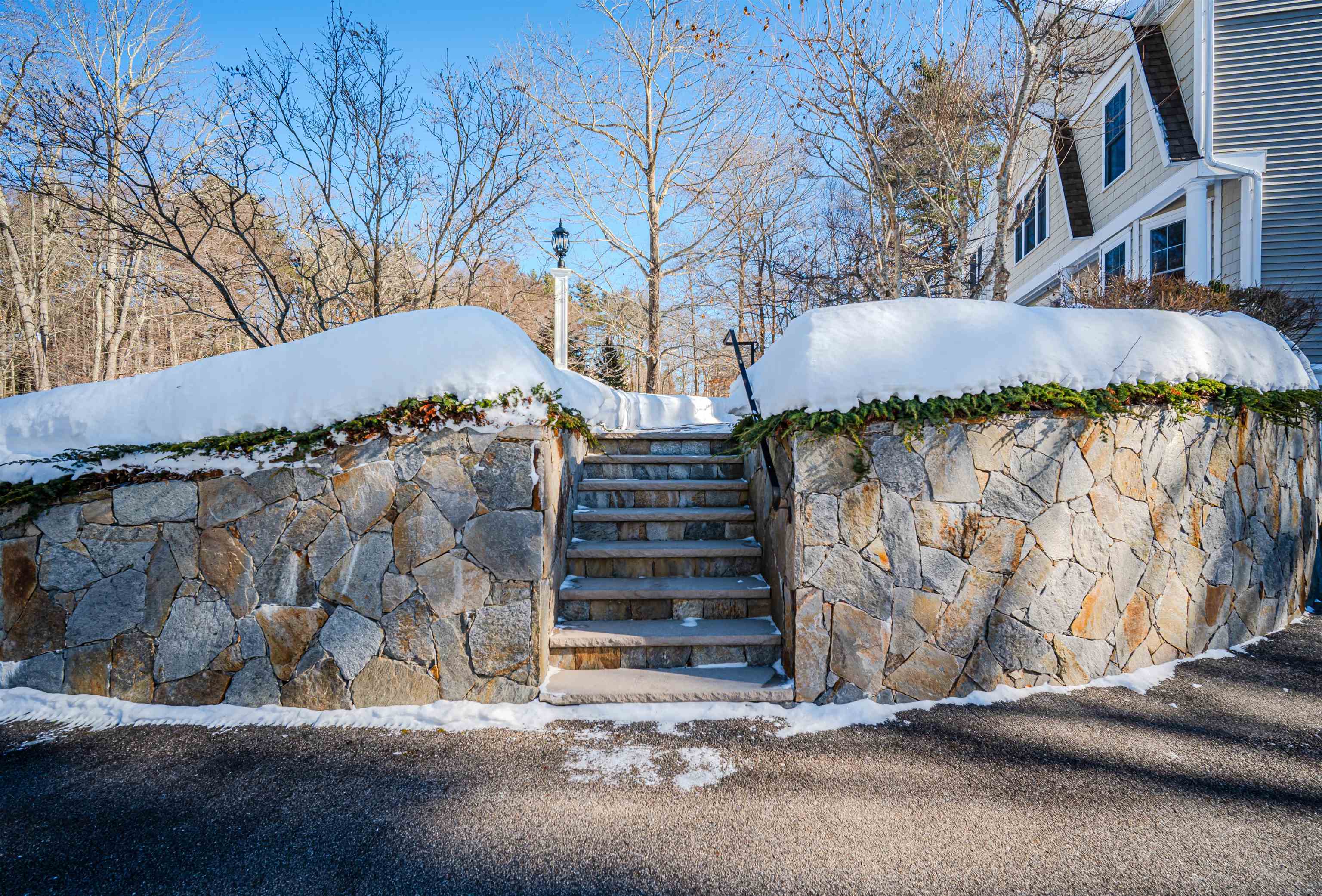 3 Chisholm Farm Dr, Stratham, NH 03885