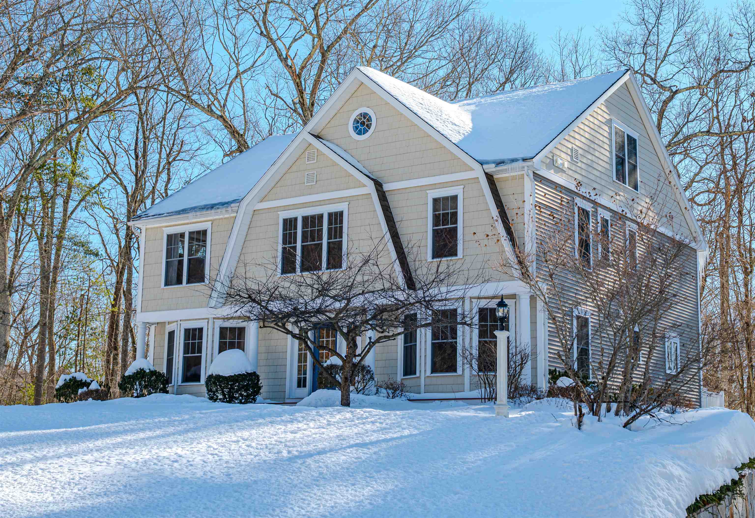 3 Chisholm Farm Dr, Stratham, NH 03885